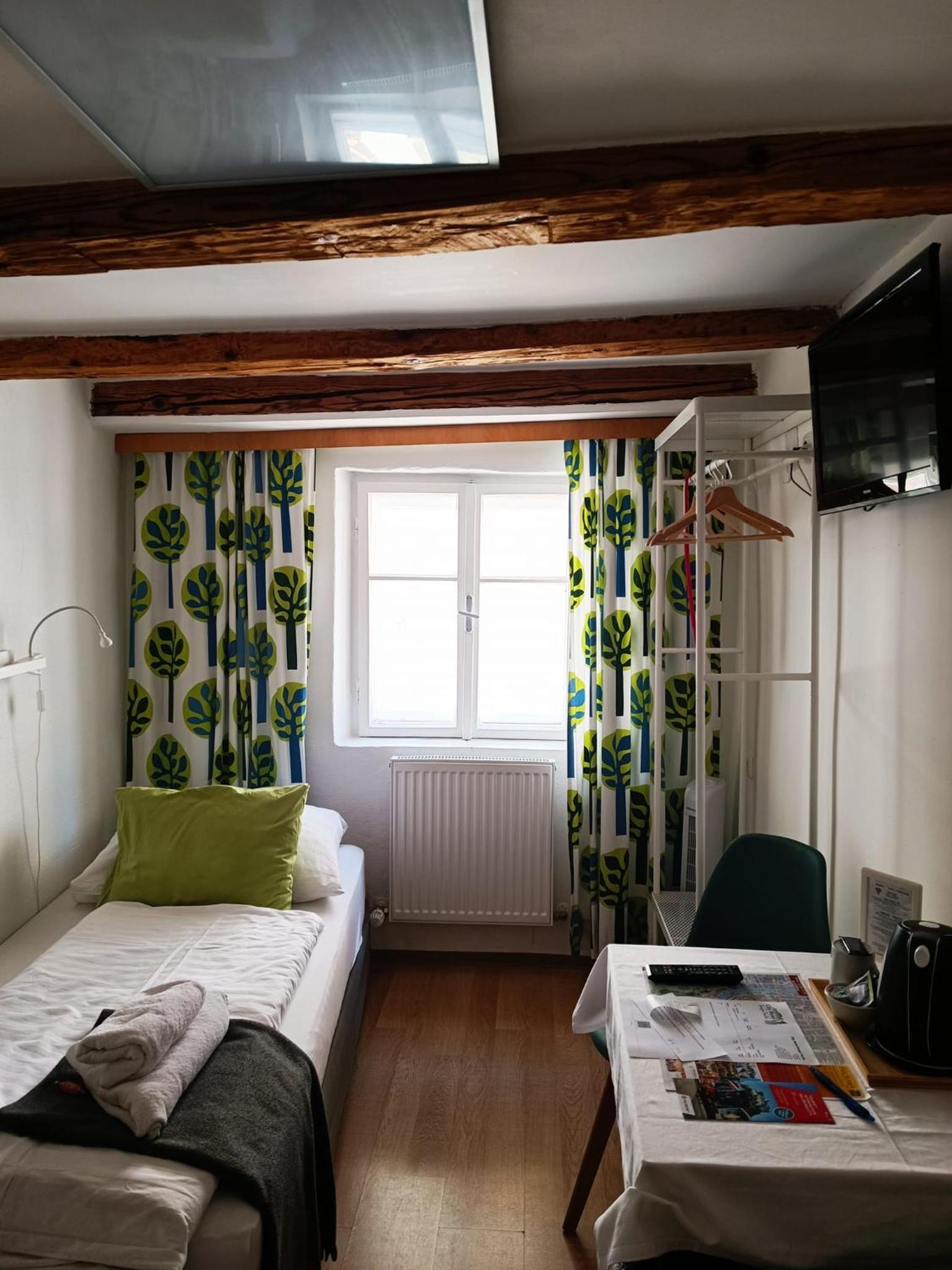 Twin Room with Private External Bathroom photo 3