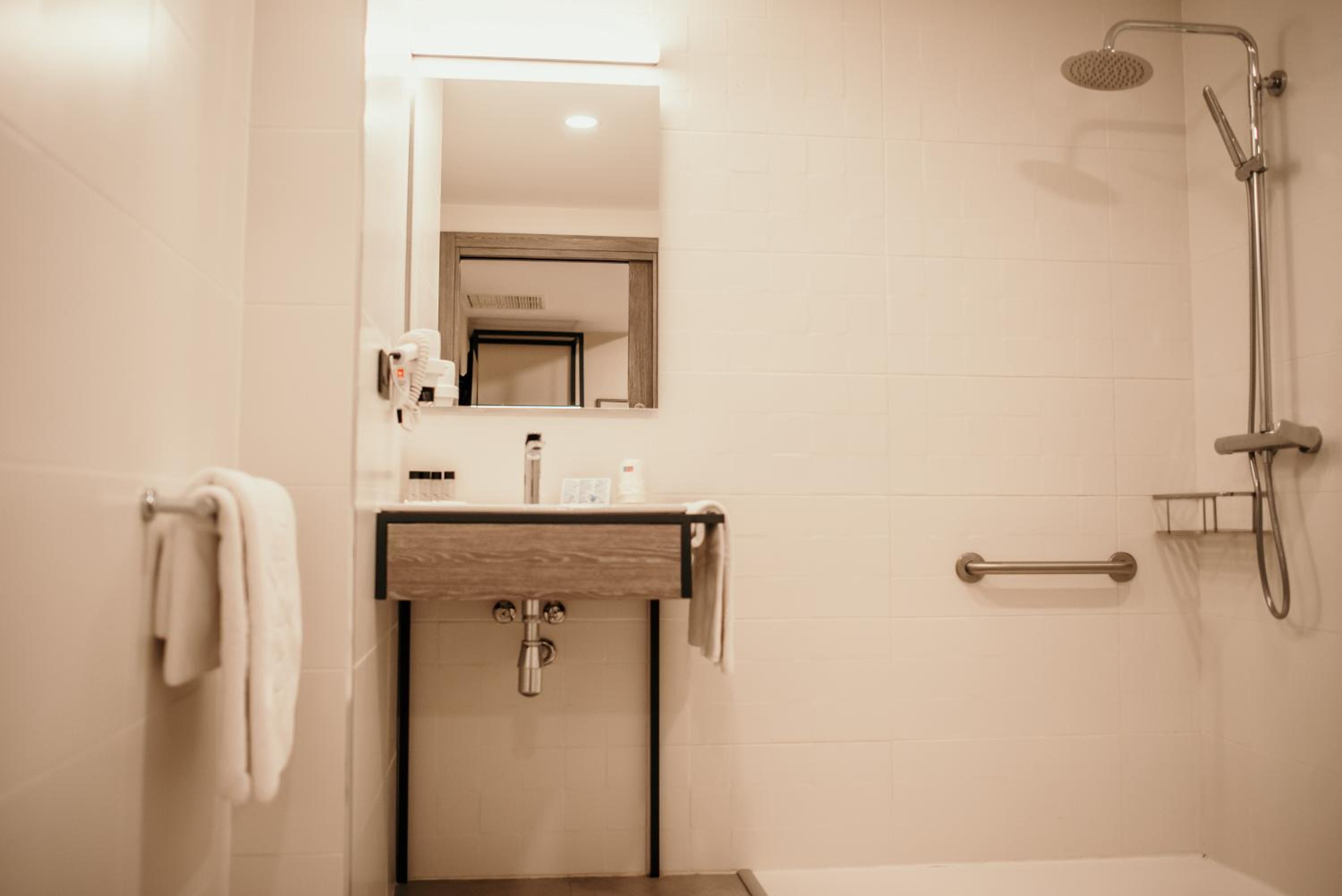 Superior Double or Twin Room - Photo 4
