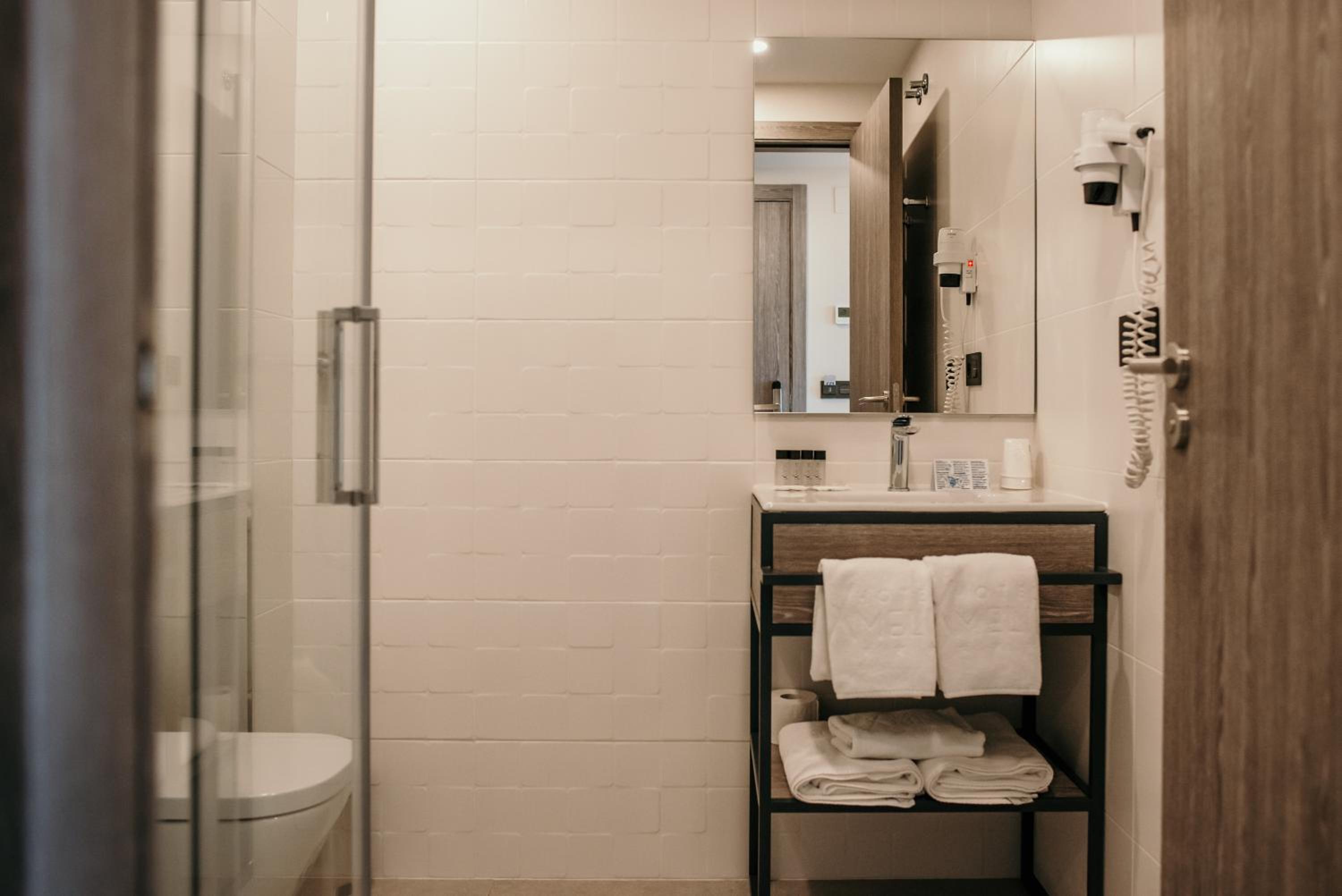 Superior Double or Twin Room - Photo 3