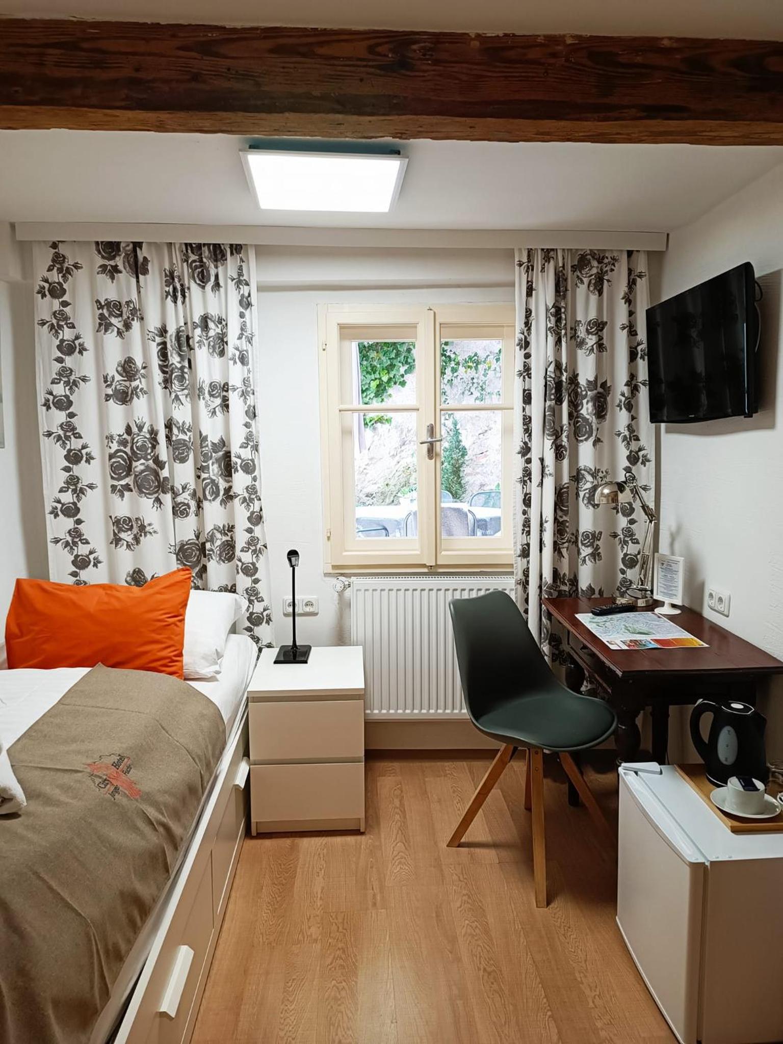 Single Room photo 2