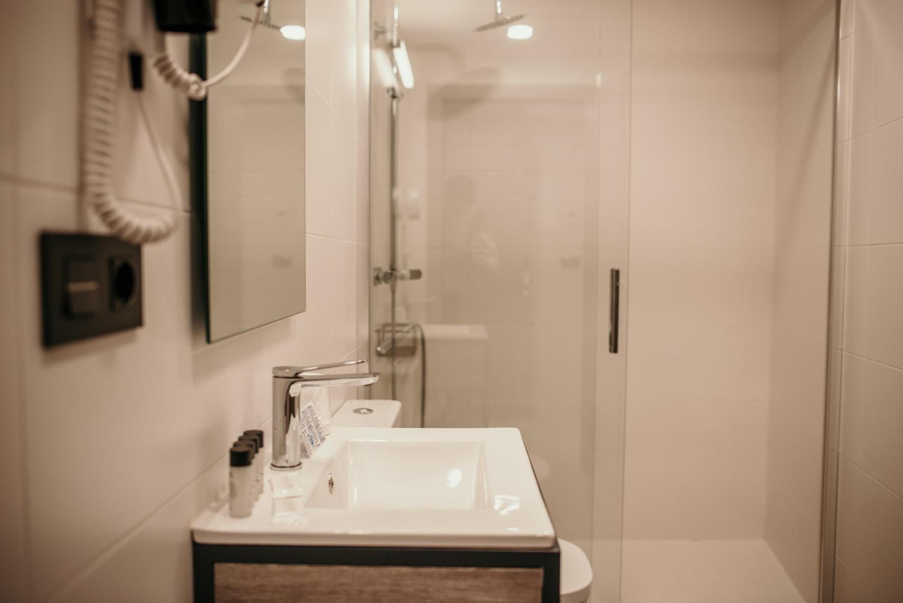 Superior Double or Twin Room - Photo 5