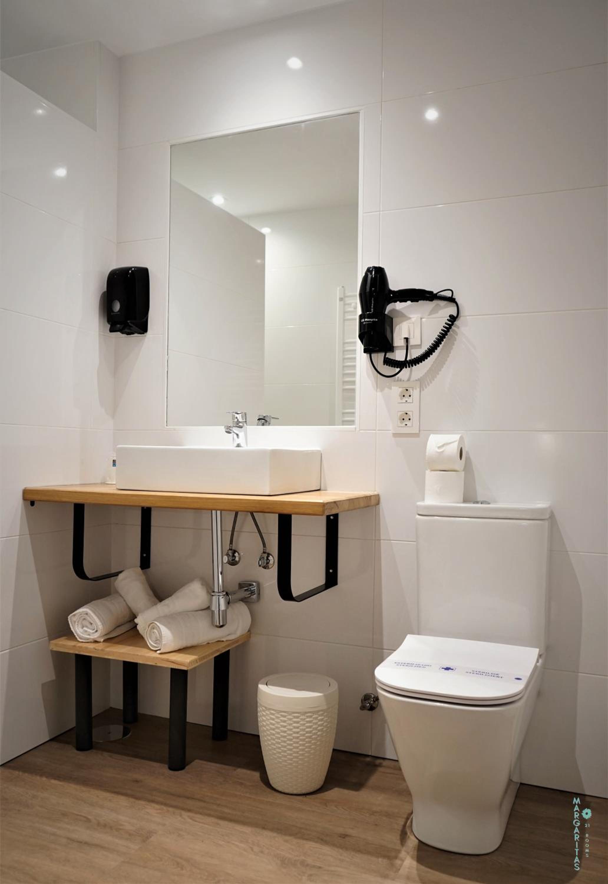 Double or Twin Room with Balcony photo 2