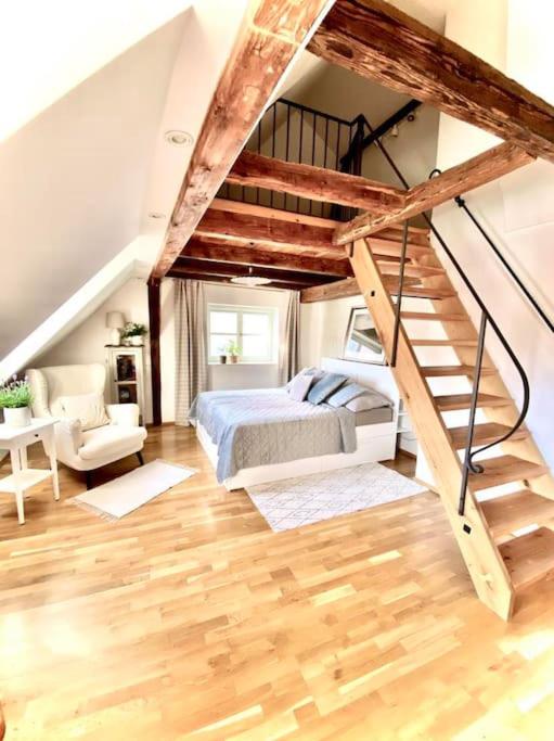 One-Bedroom Apartment - Photo 1