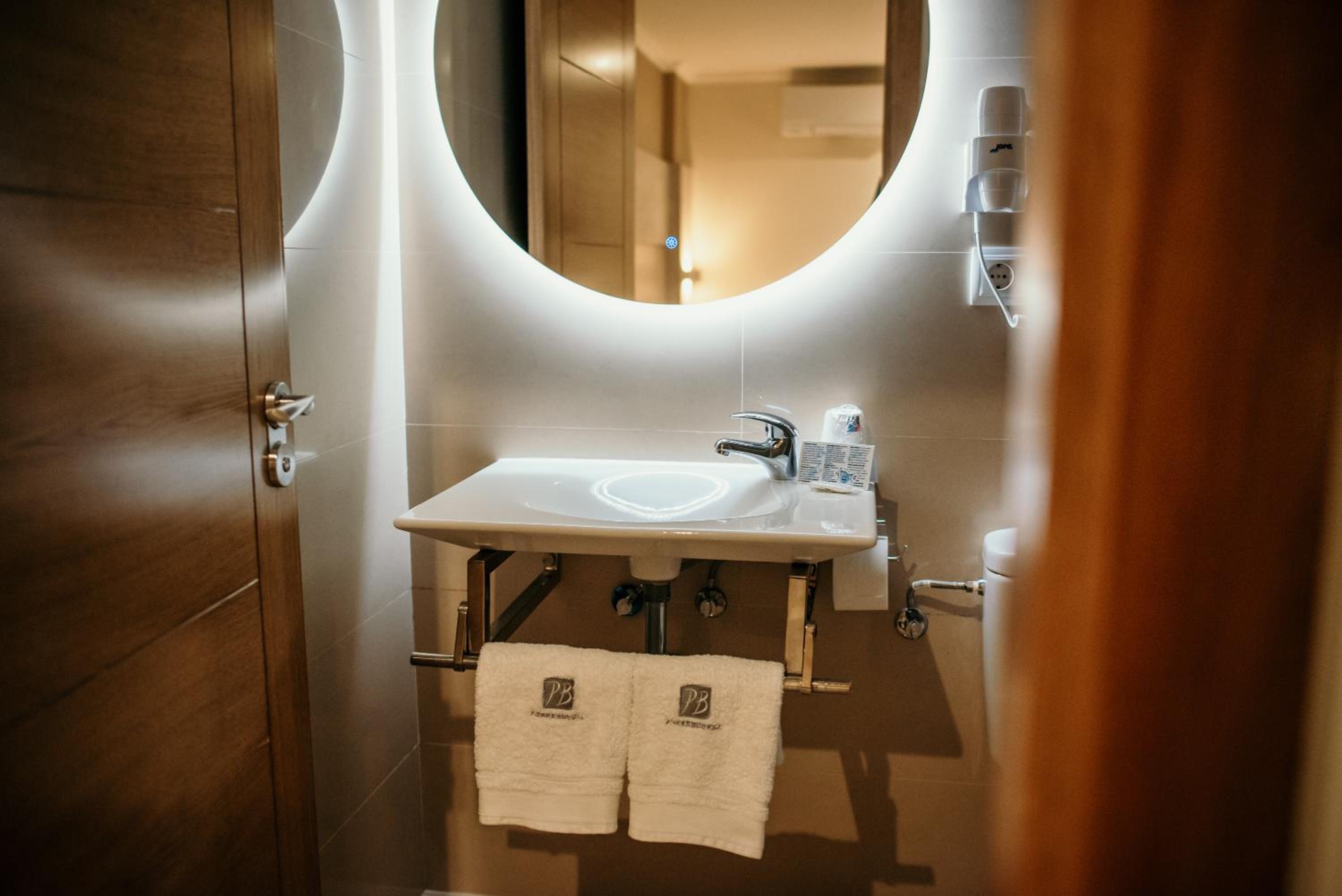 Twin Room - Photo 5