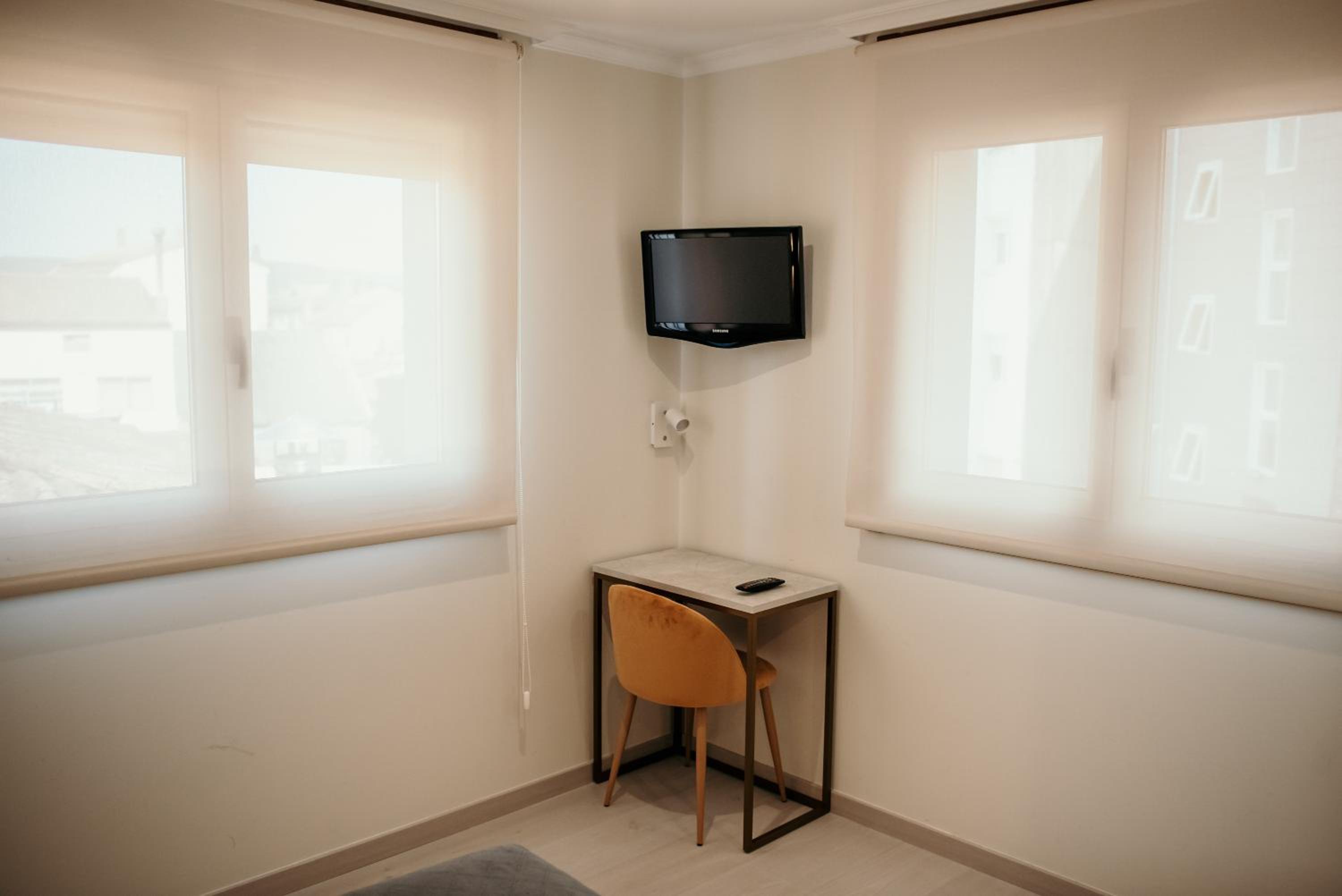 Double Room - Photo 2
