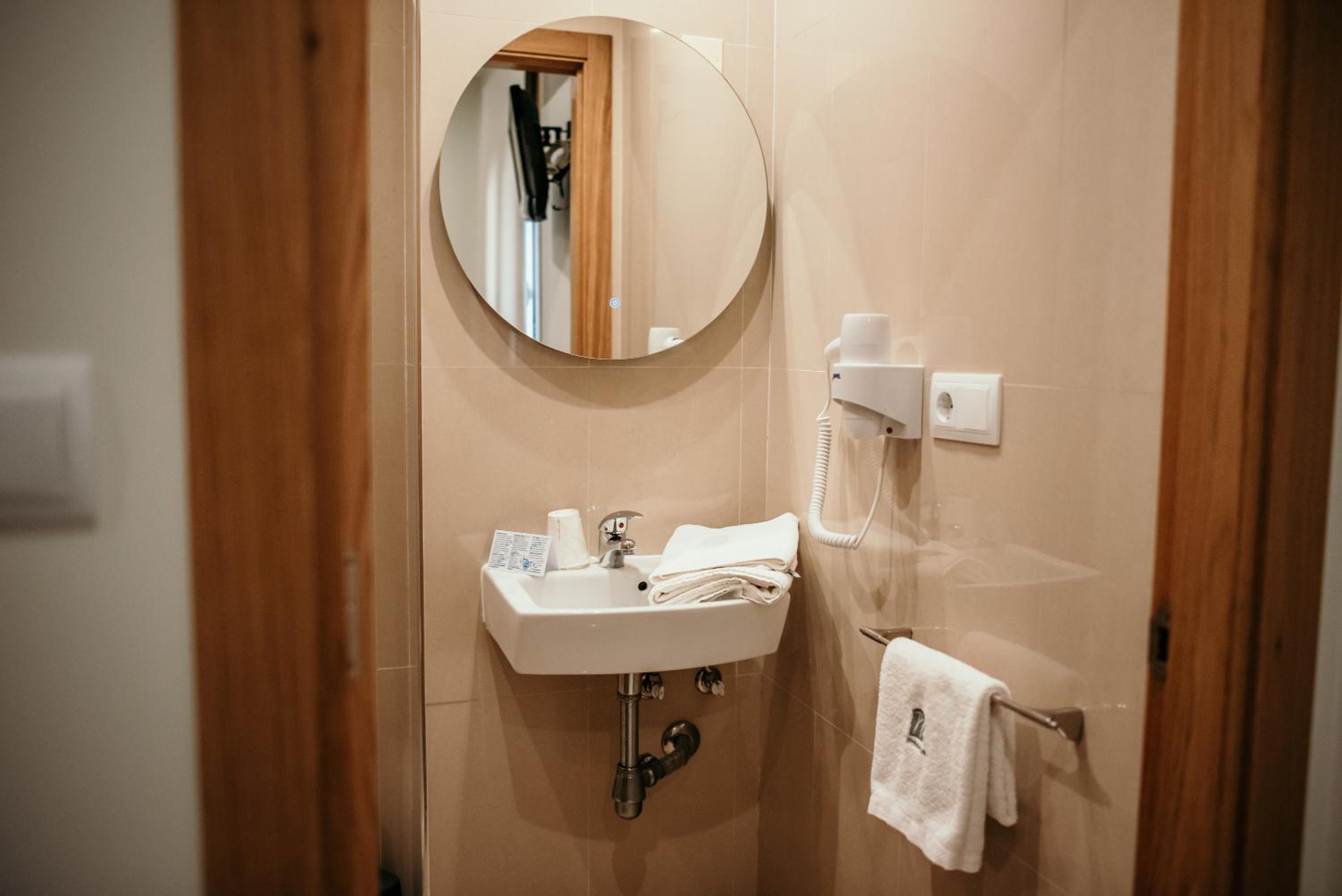 Single Room photo 3
