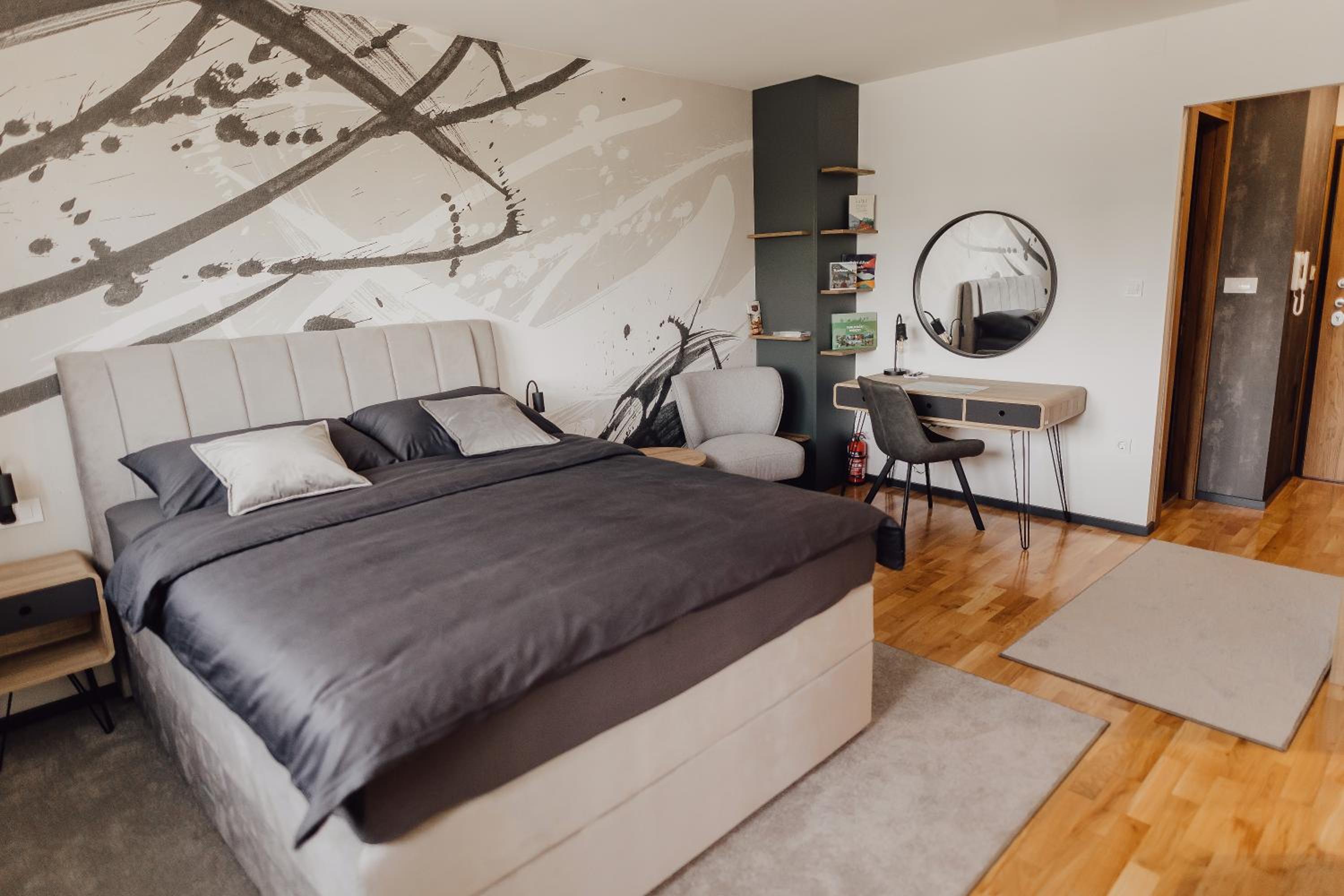 One-Bedroom Apartment photo 2