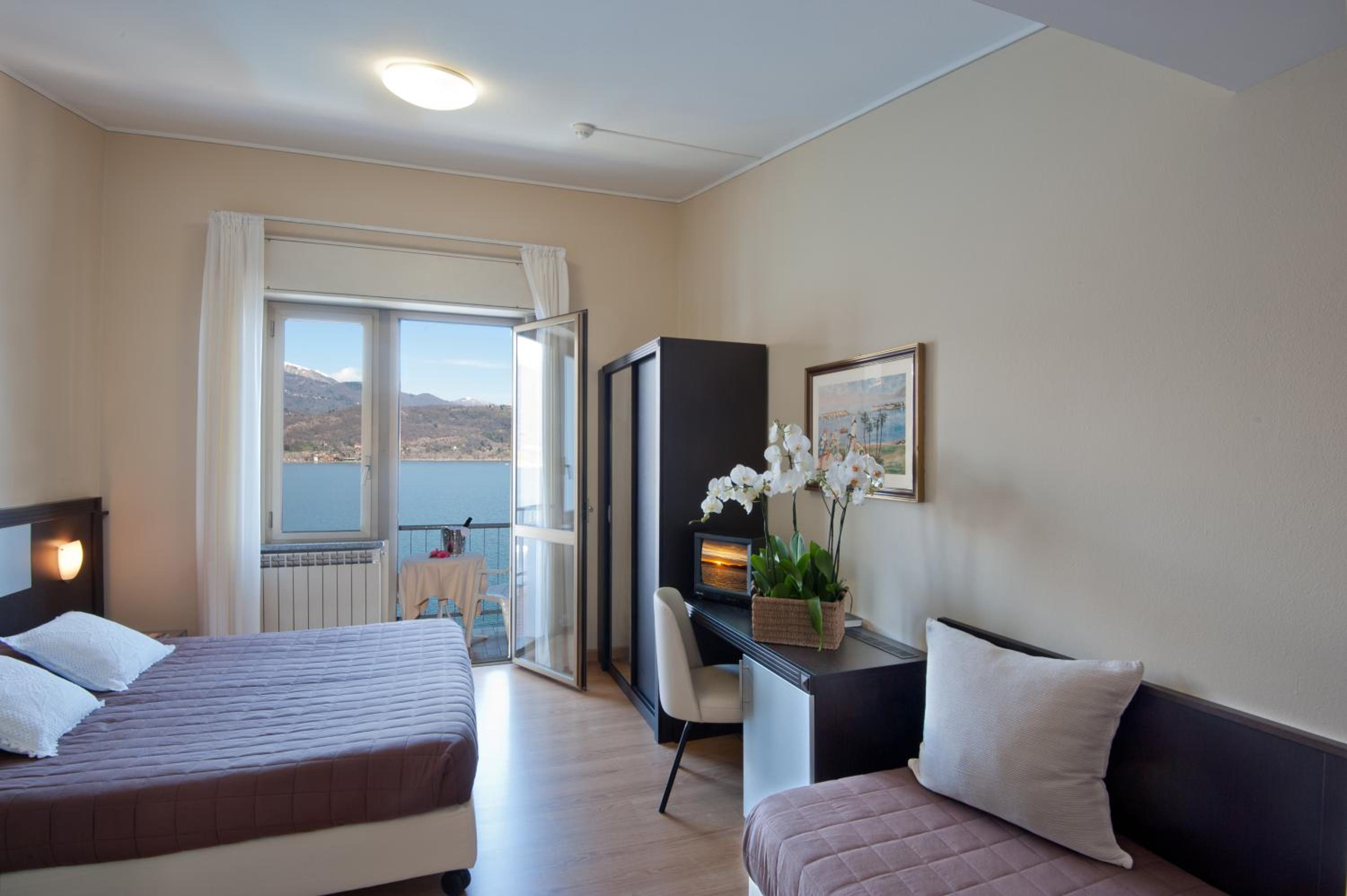 Triple Room with Lake View photo 2