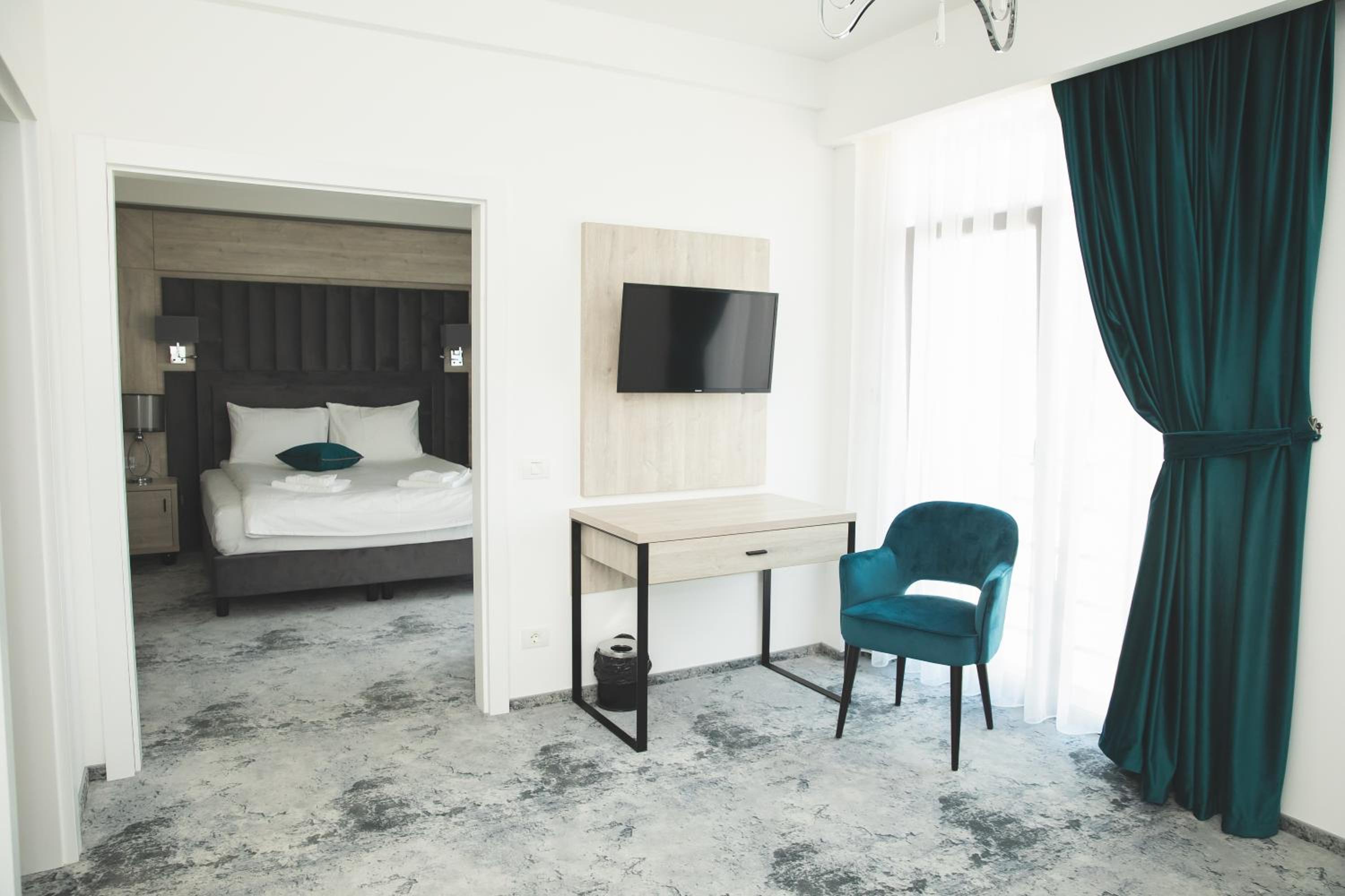 One-Bedroom Apartment - Photo 1