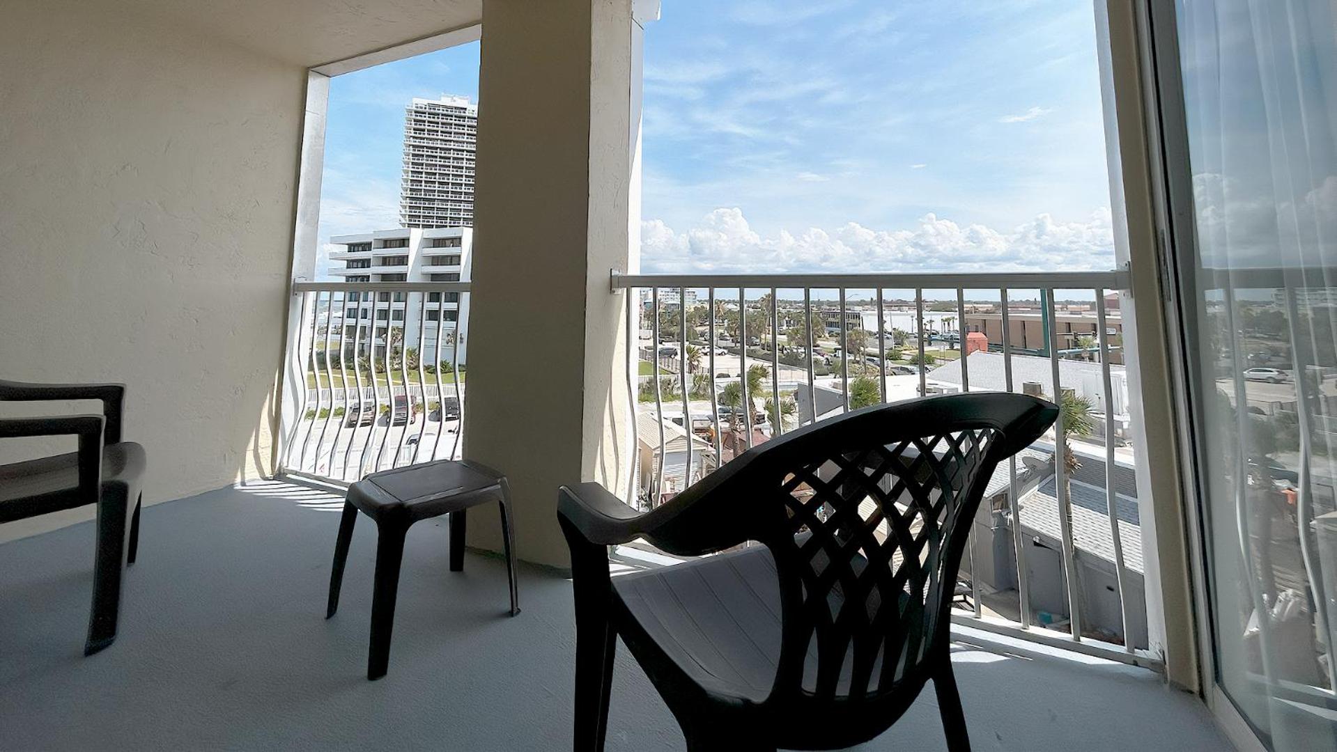 Two-Bedroom Apartment with Balcony photo 3