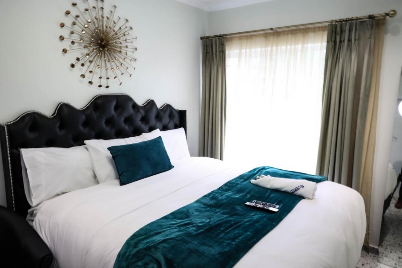 Deluxe Double Room with Bath - Photo 1