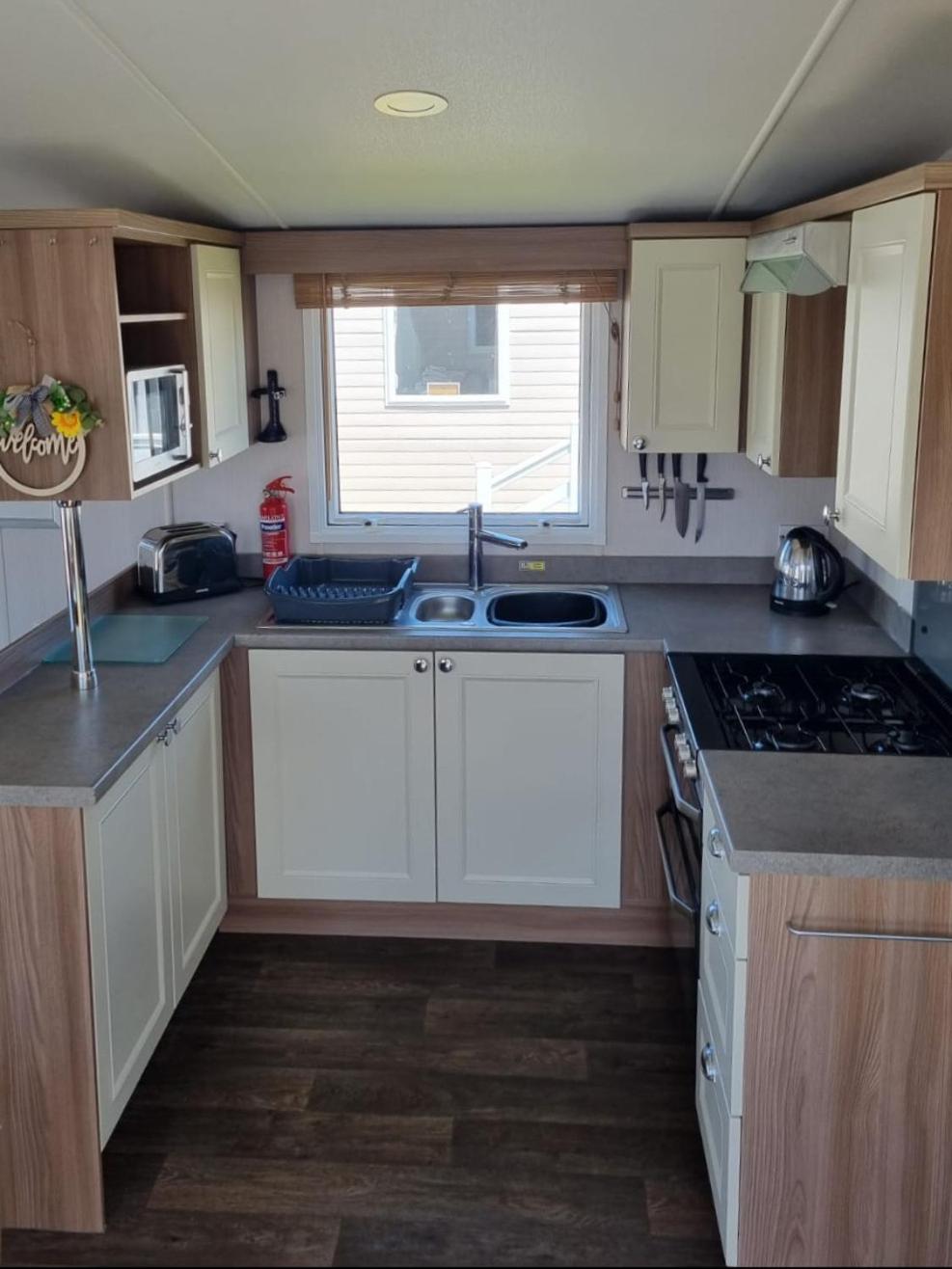 Three-Bedroom House photo 2