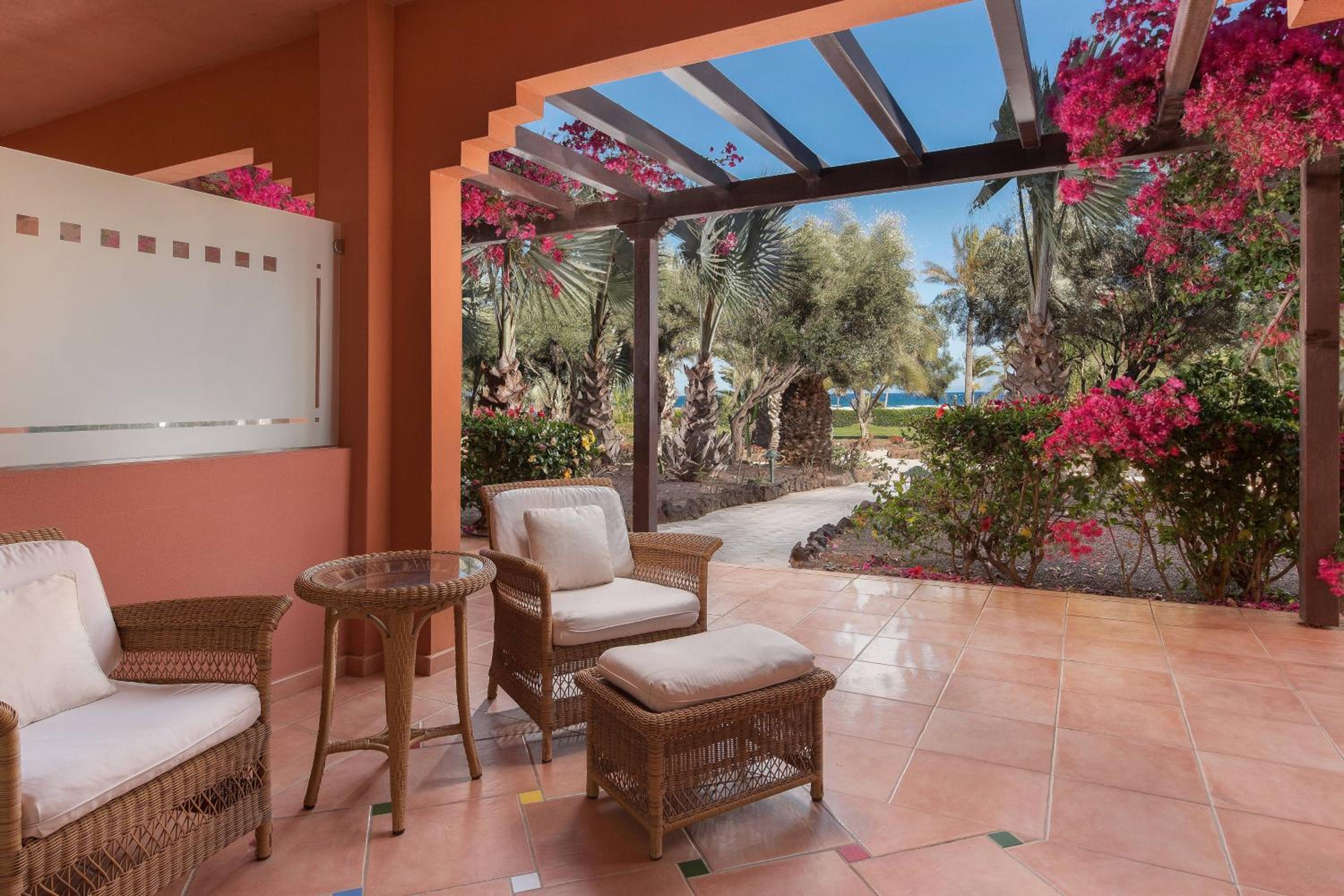Premium (2 Adults & 1 Child), Guest room, 1 King, Garden view