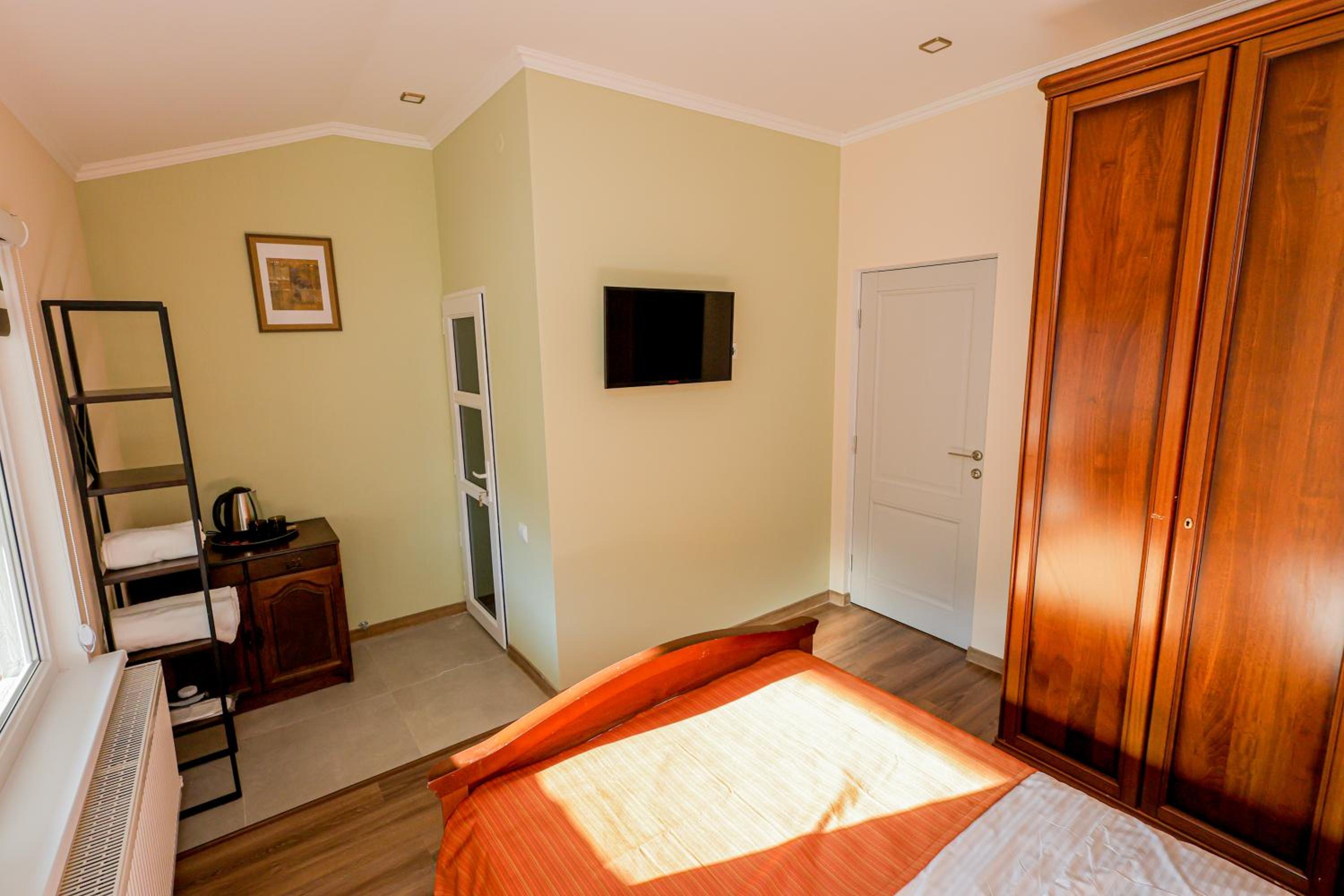 Large Double Room photo 3