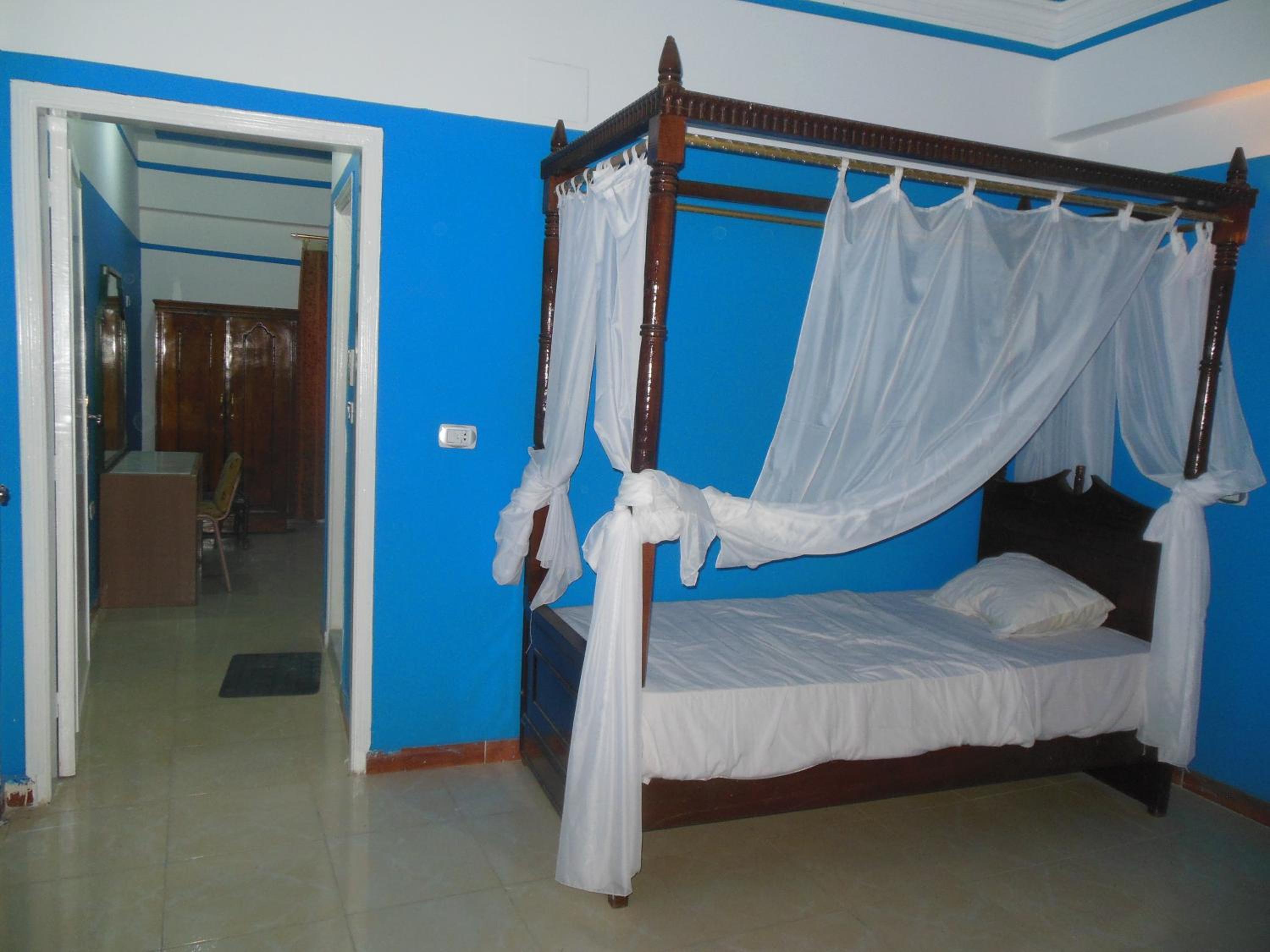 Family Room with Private Bathroom photo 3