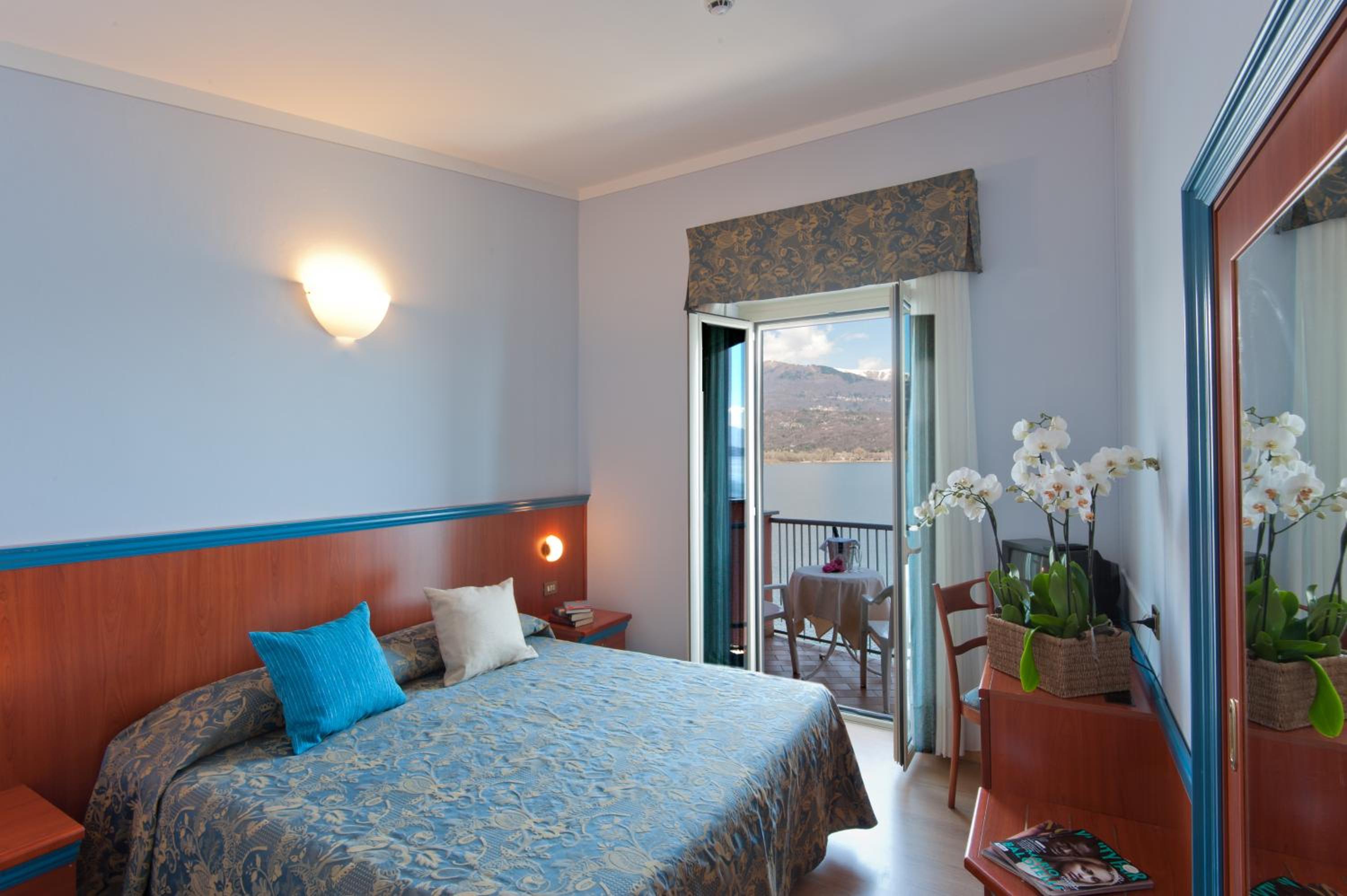 Superior Double or Twin Room with Lake View