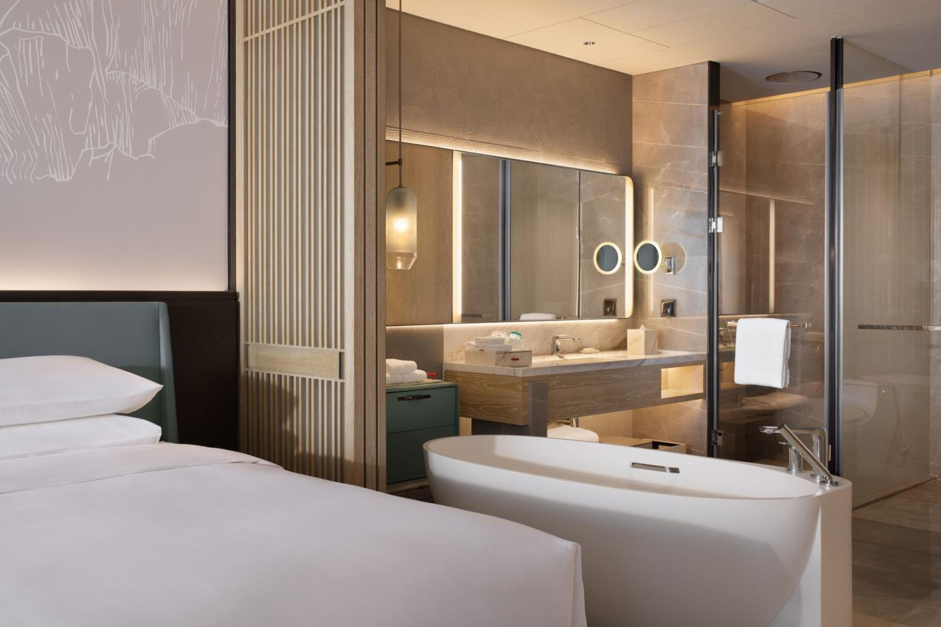 Deluxe Double Room with Two Double Beds, Balcony and Ocean View - Photo 2