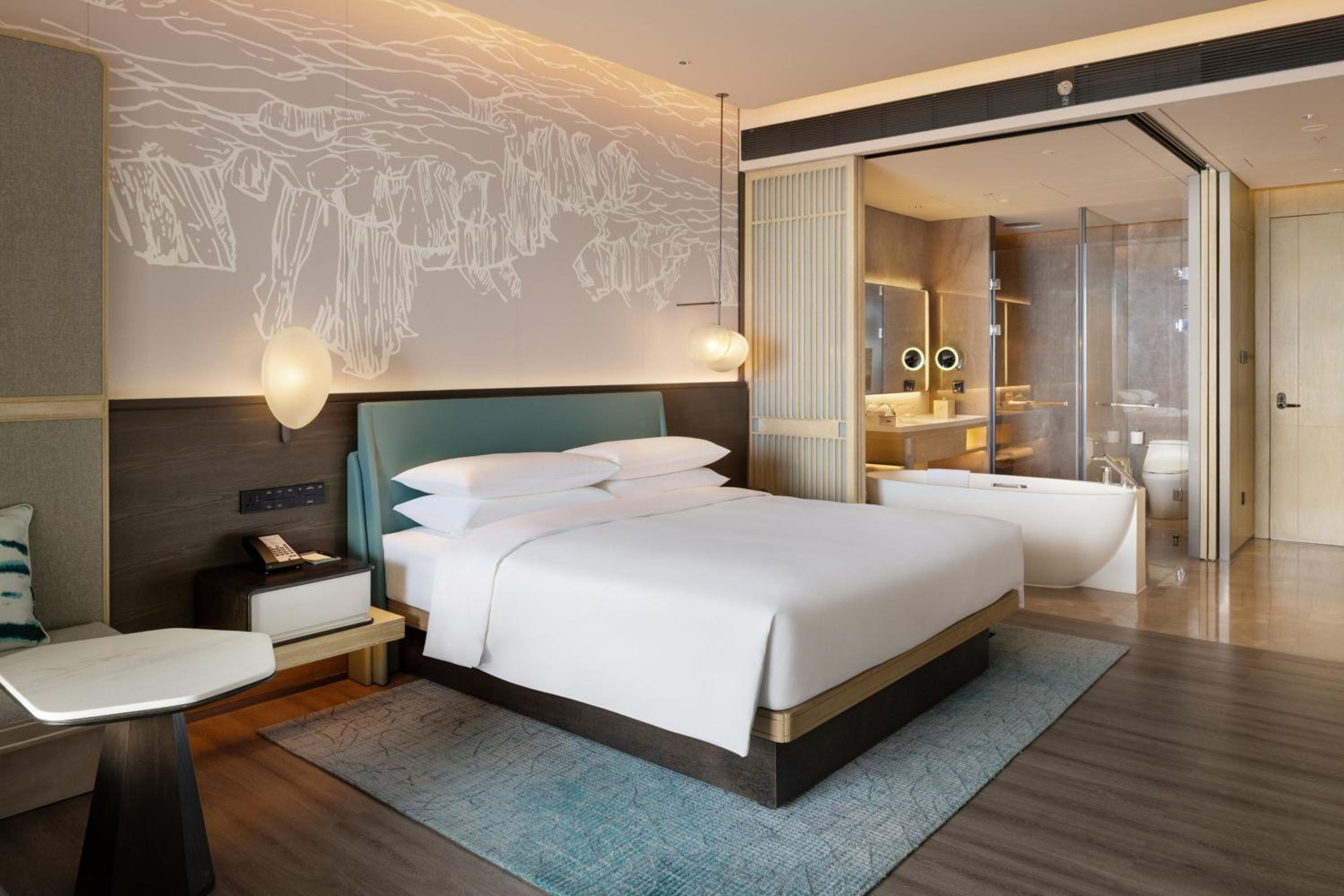 Deluxe King Suite with Balcony and Ocean View - Photo 1