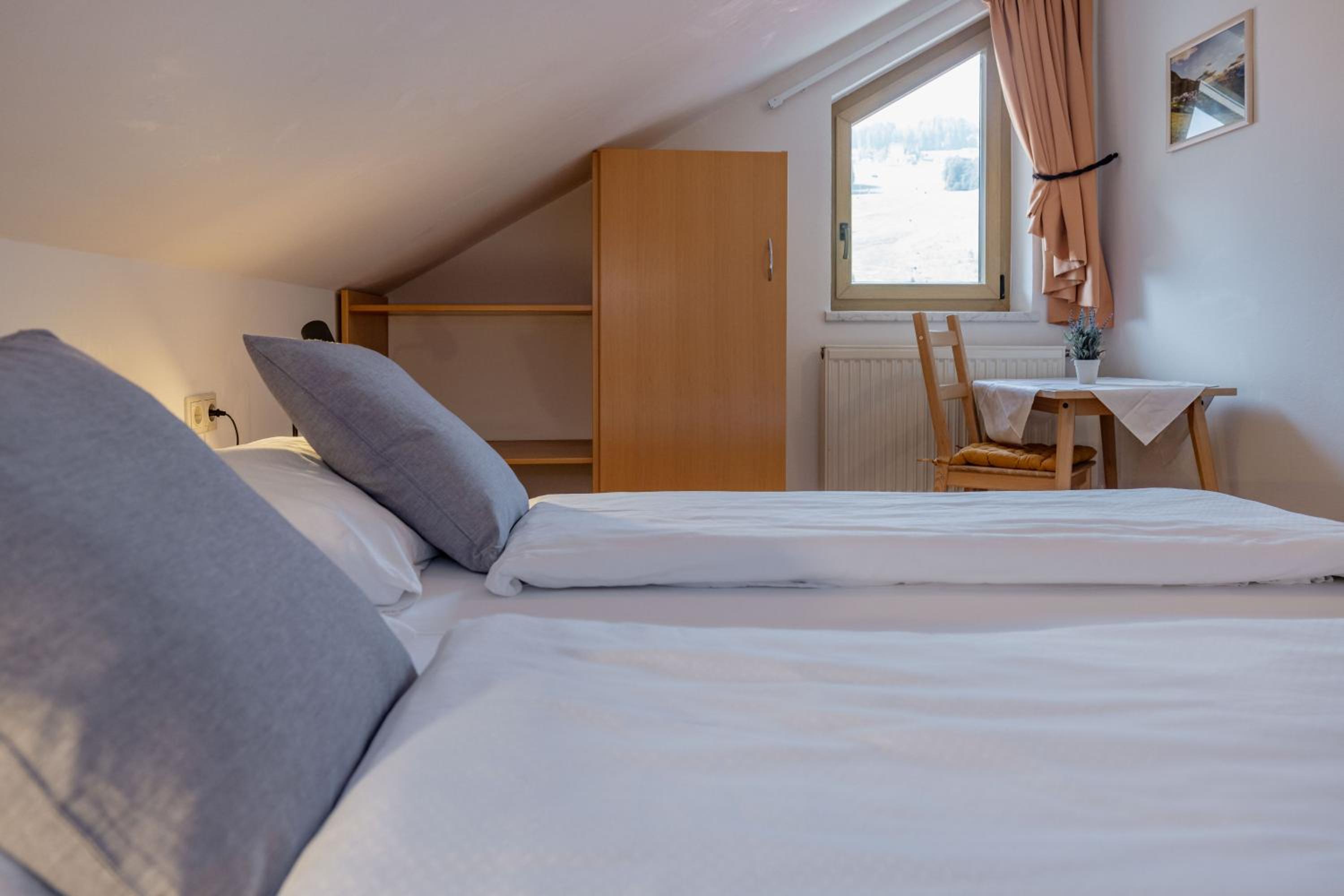 Two-Bedroom Apartment with Mountain View photo 3