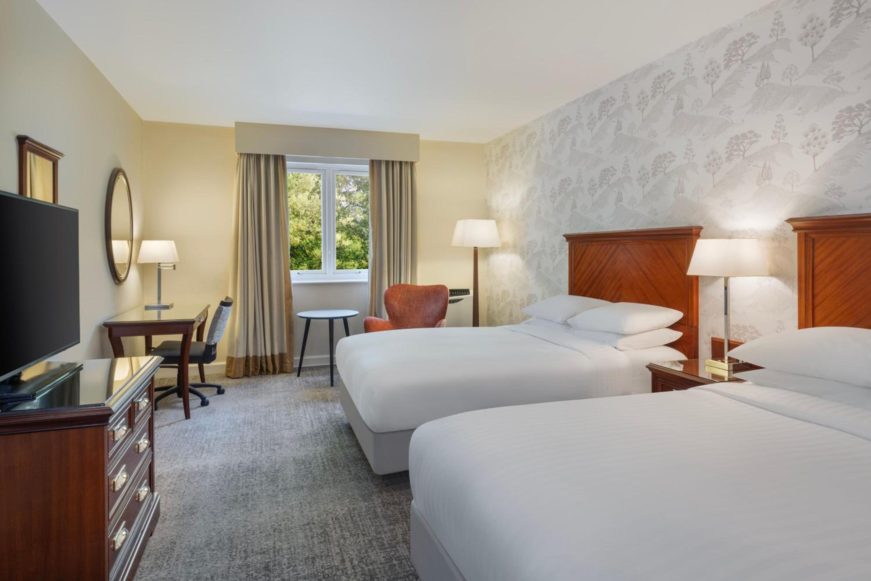 Deluxe Double Room with Two Double Beds - Photo 2