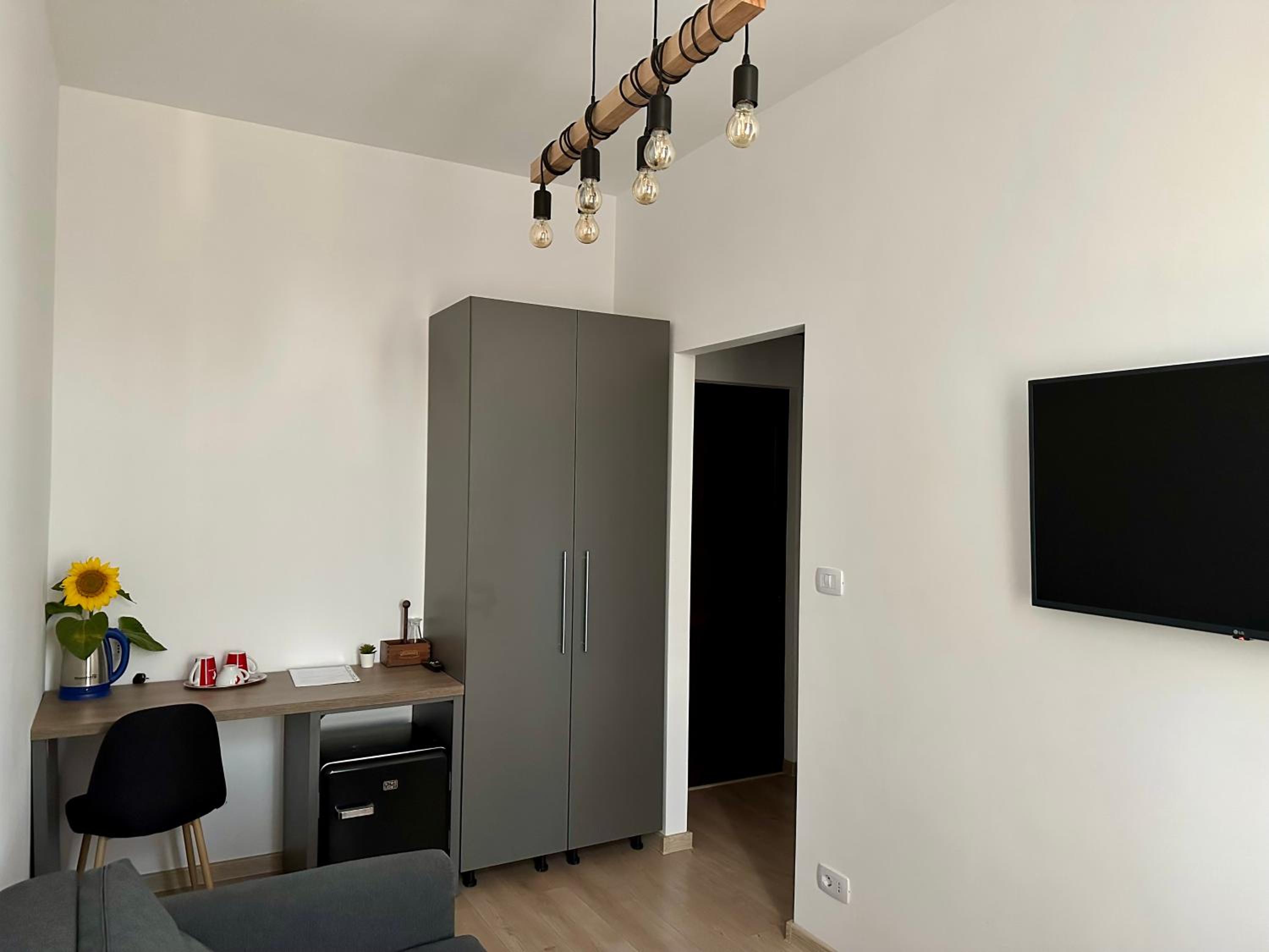 Studio Apartment - Photo 2