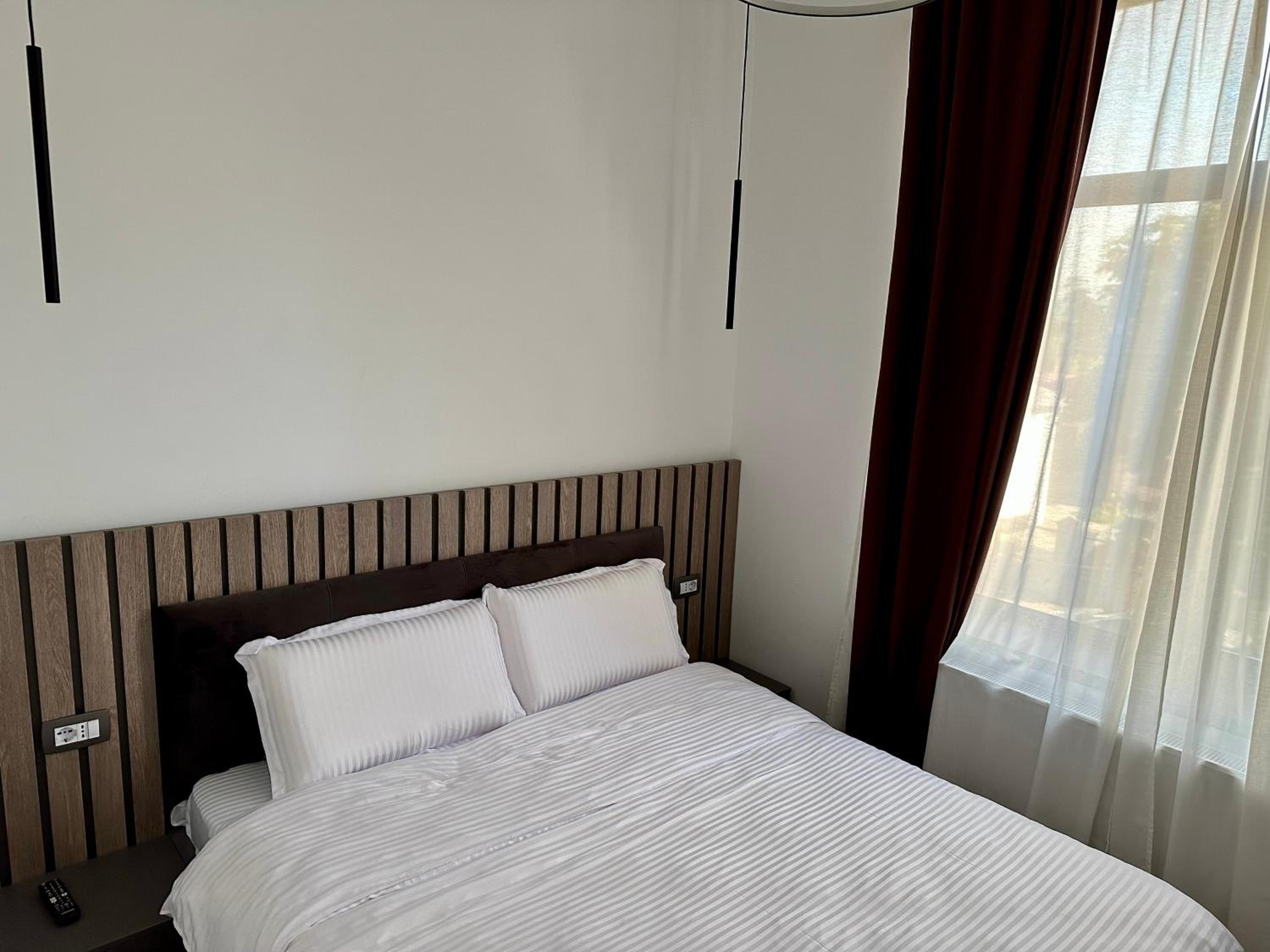 Studio Apartment - Photo 1