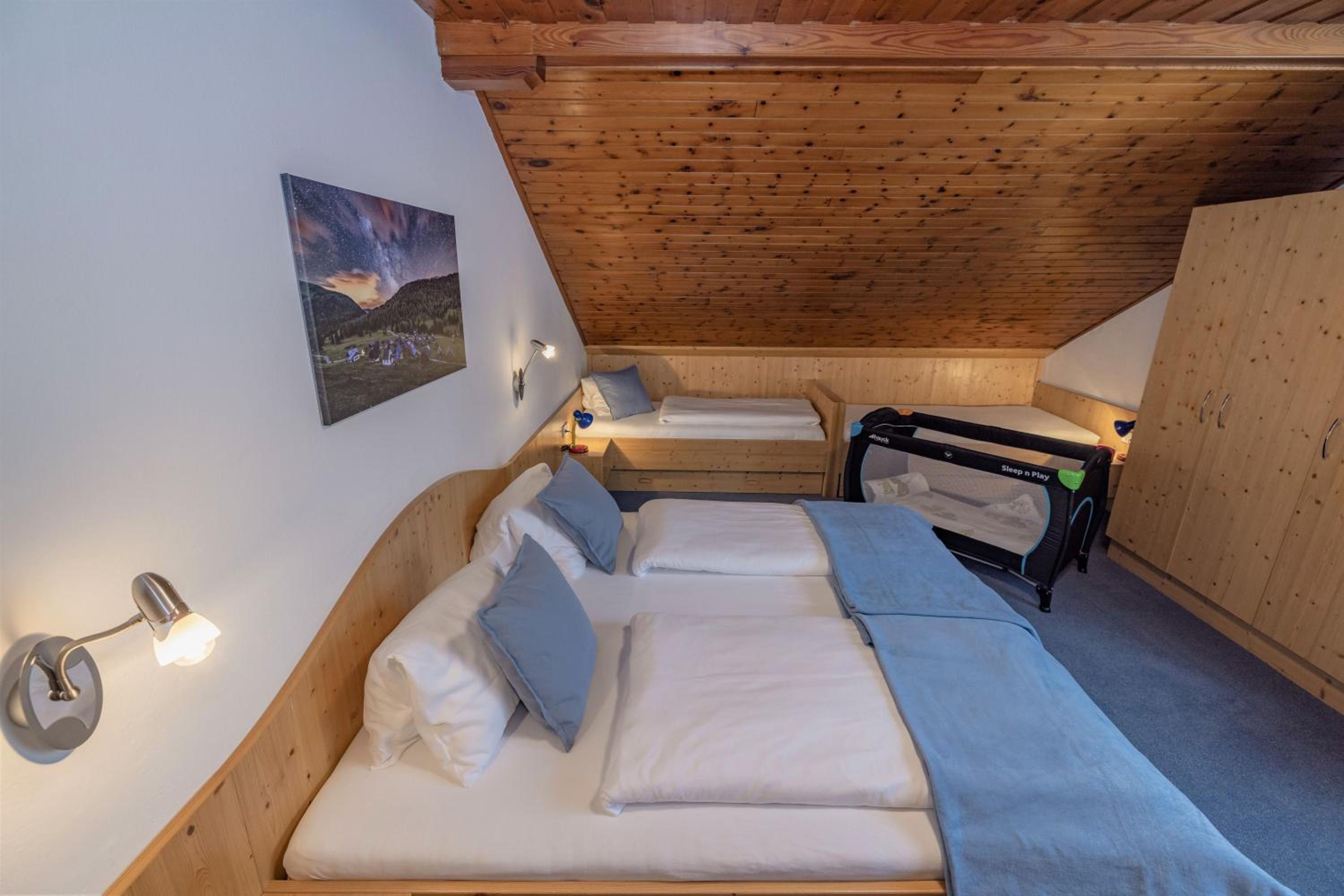 One-Bedroom Apartment with Mountain View photo 1