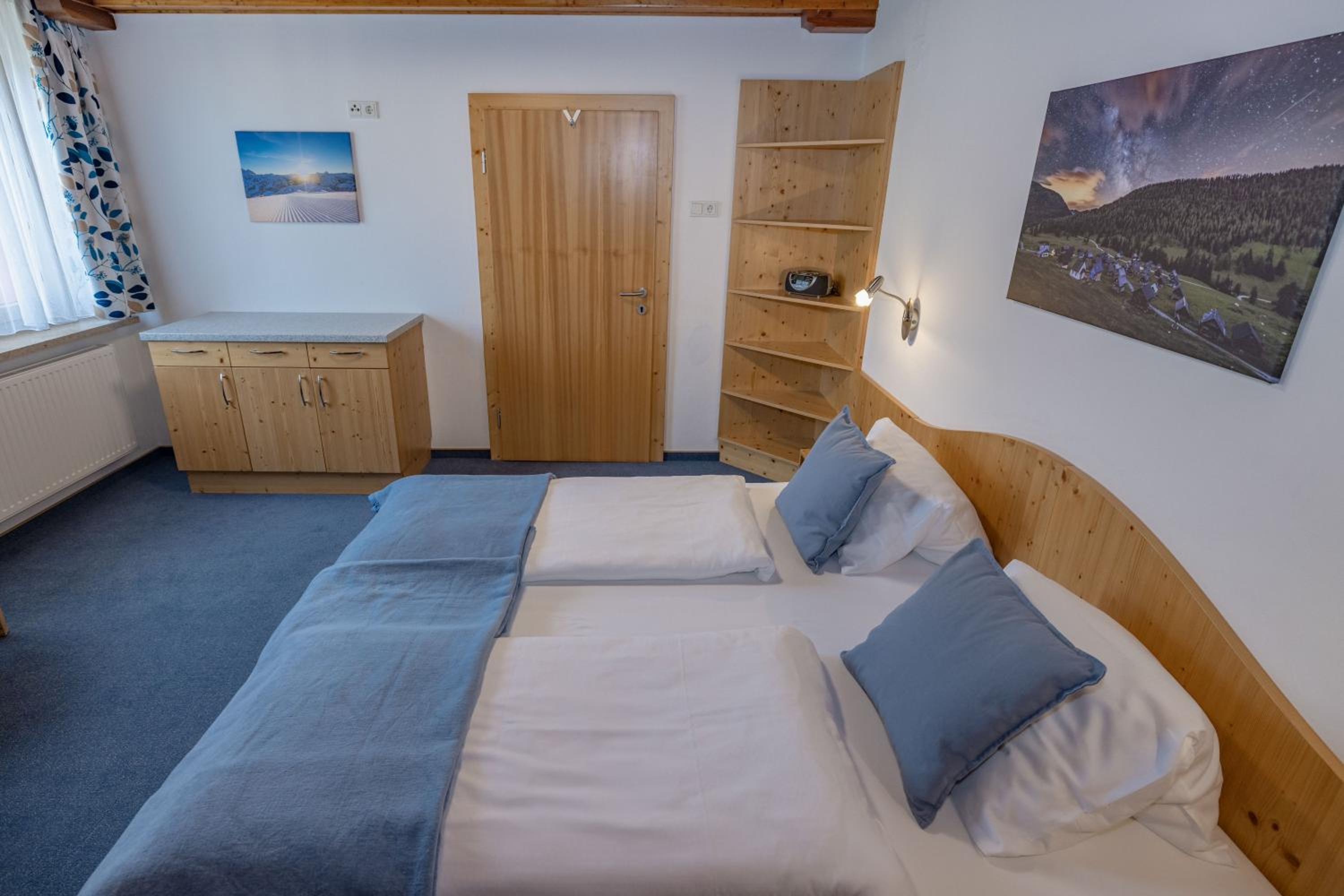 One-Bedroom Apartment with Mountain View photo 3