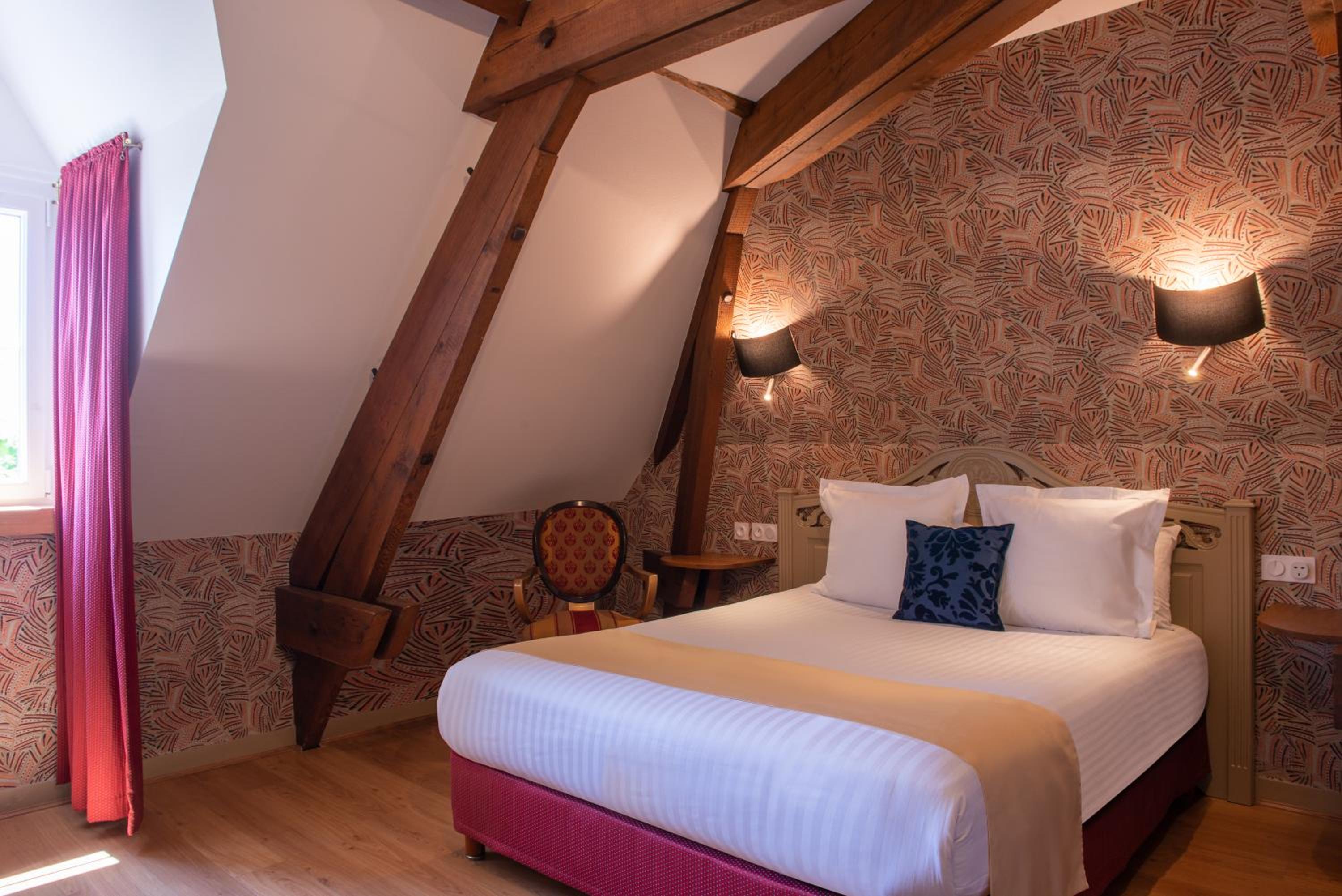 Queen Room with Garden View - Photo 1
