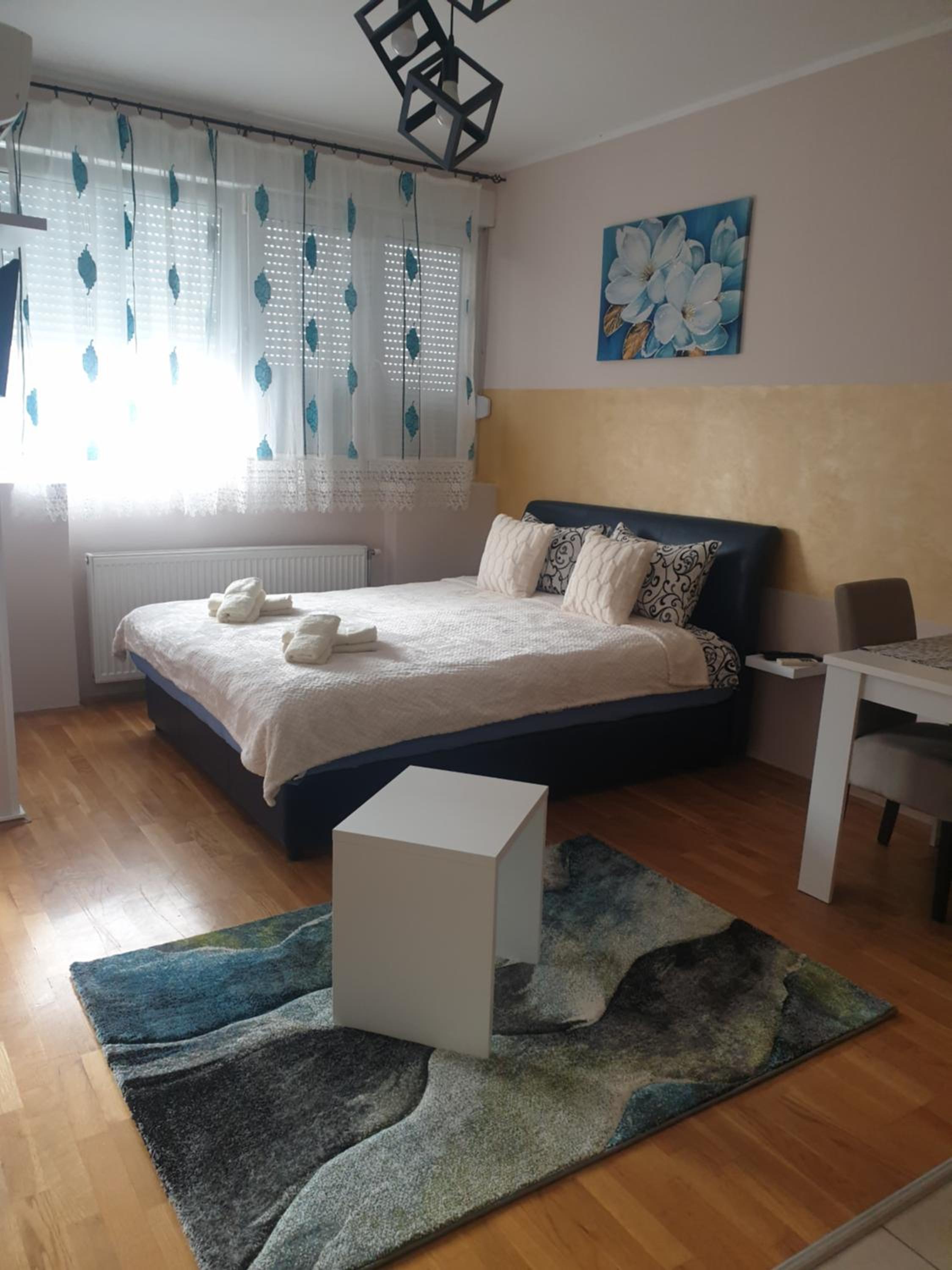 One-Bedroom Apartment photo 1