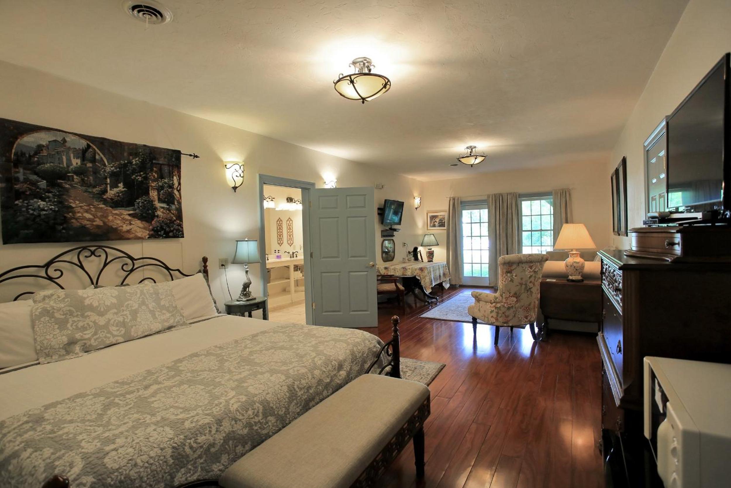 Deluxe King Room