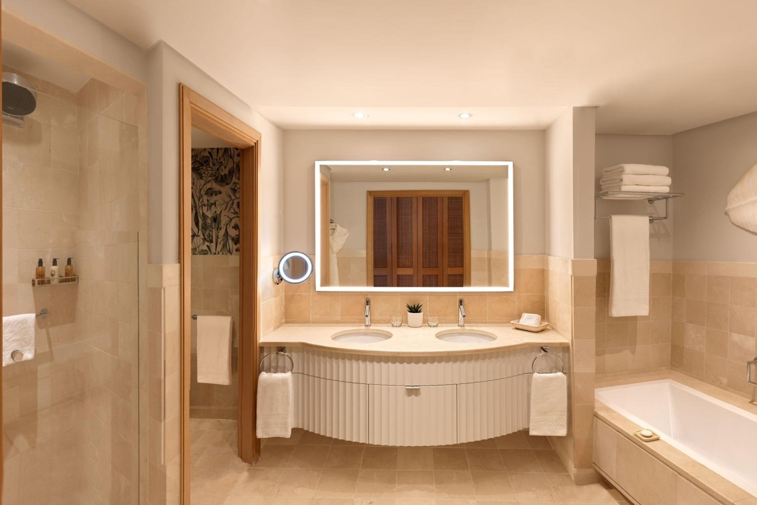 Retreat One Bedroom Suite with private Pool thumbnail 5