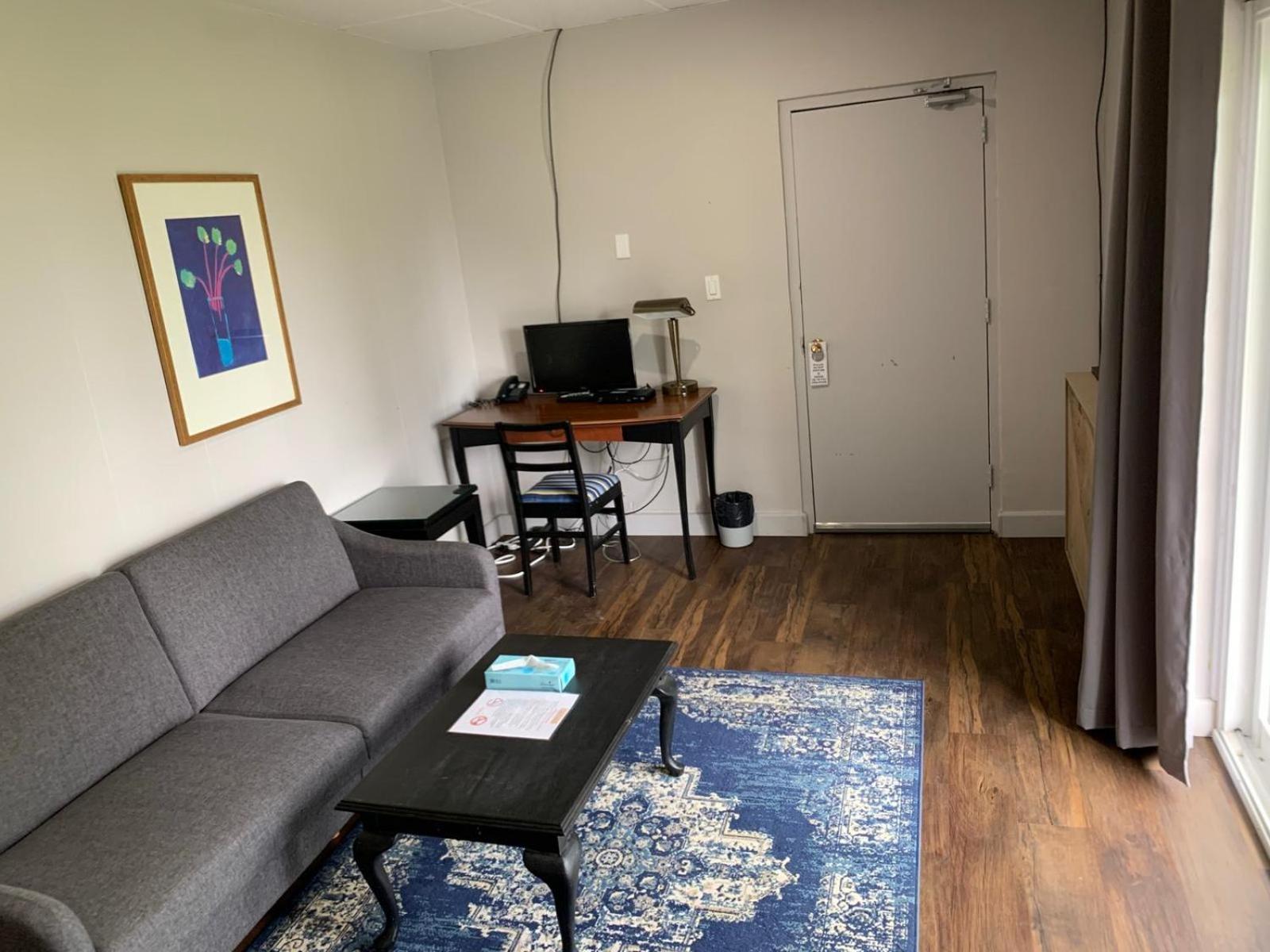 Suite with Lake View - Photo 7