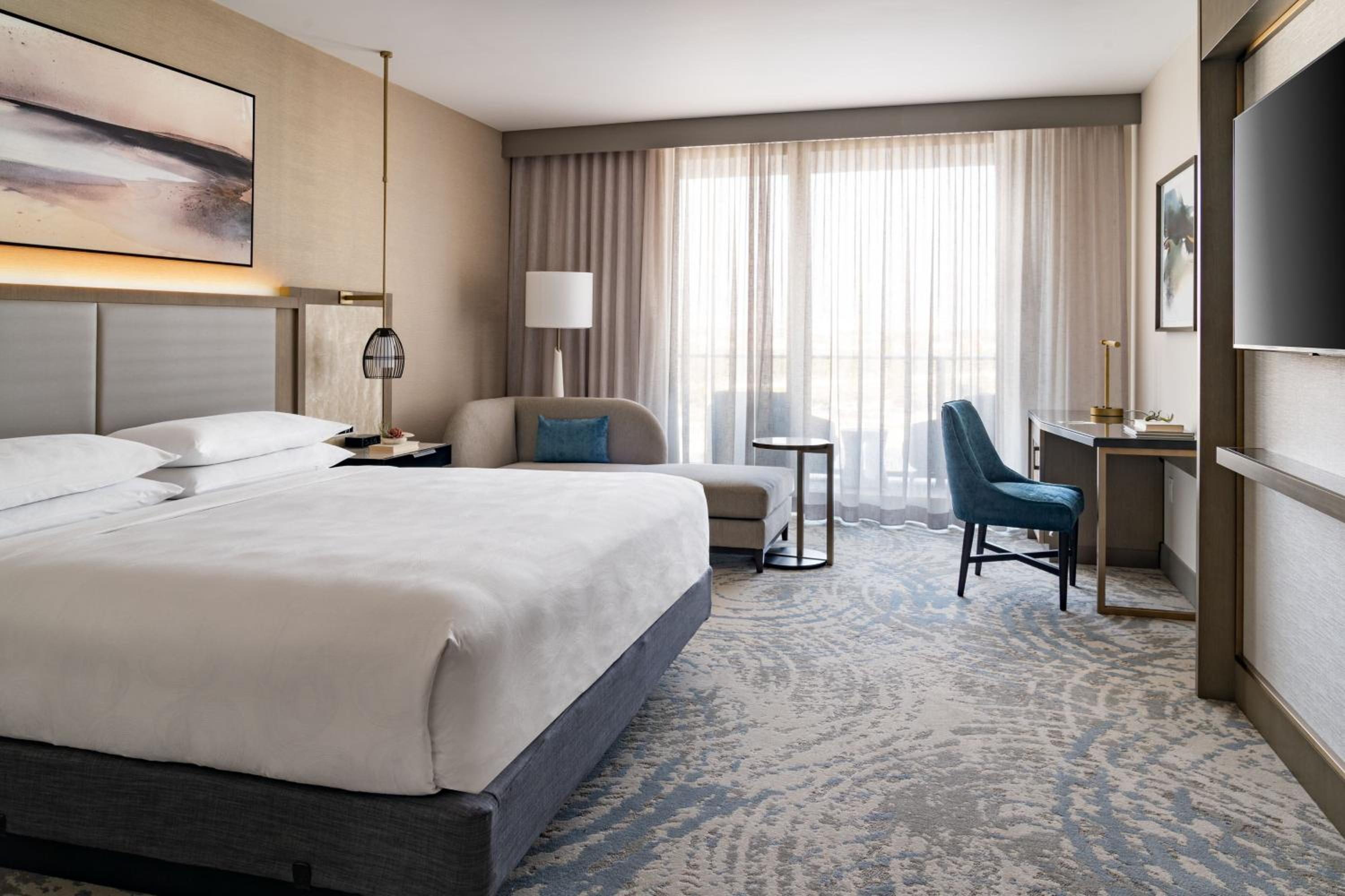 King Room with Intracoastal View, Mobility and Hearing Accessible Roll-In Shower - High Floor photo 1