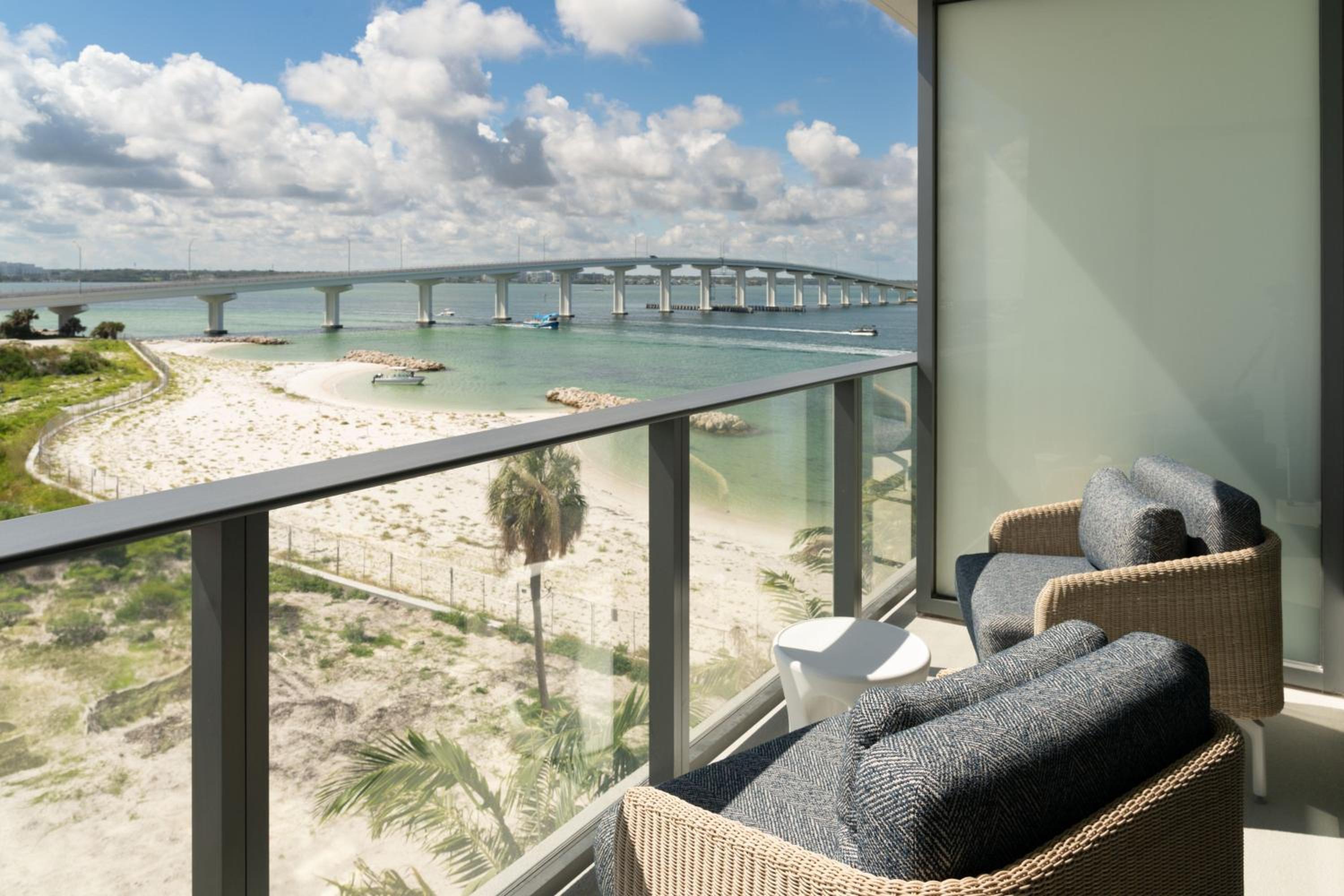 Queen Room with Two Queen Beds and Intracoastal View - High Floor photo 3