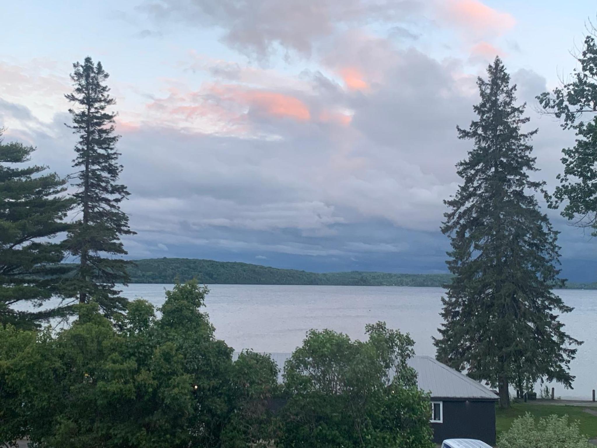 Suite with Lake View - Photo 3