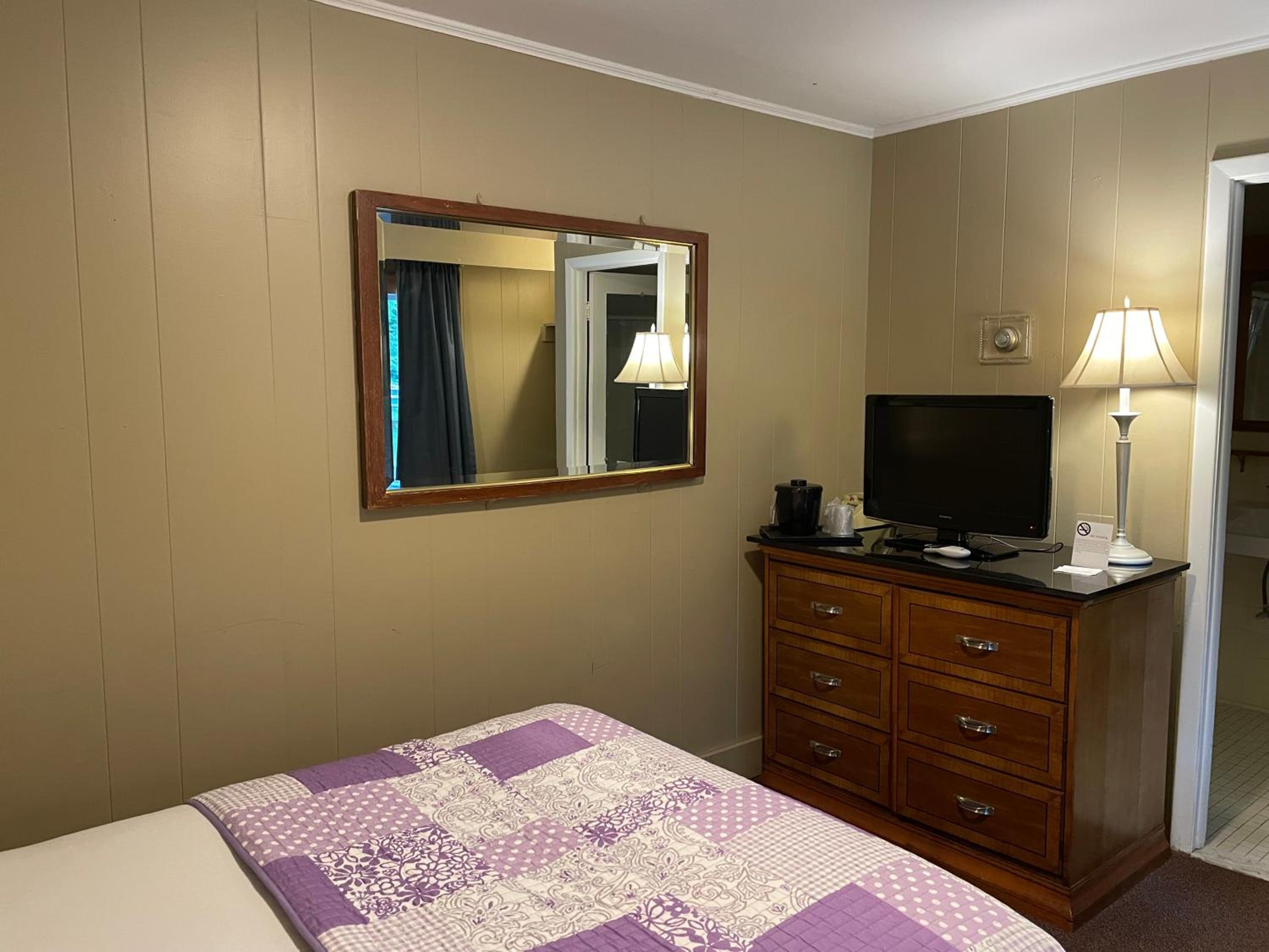 Economy Room (no air conditioning)