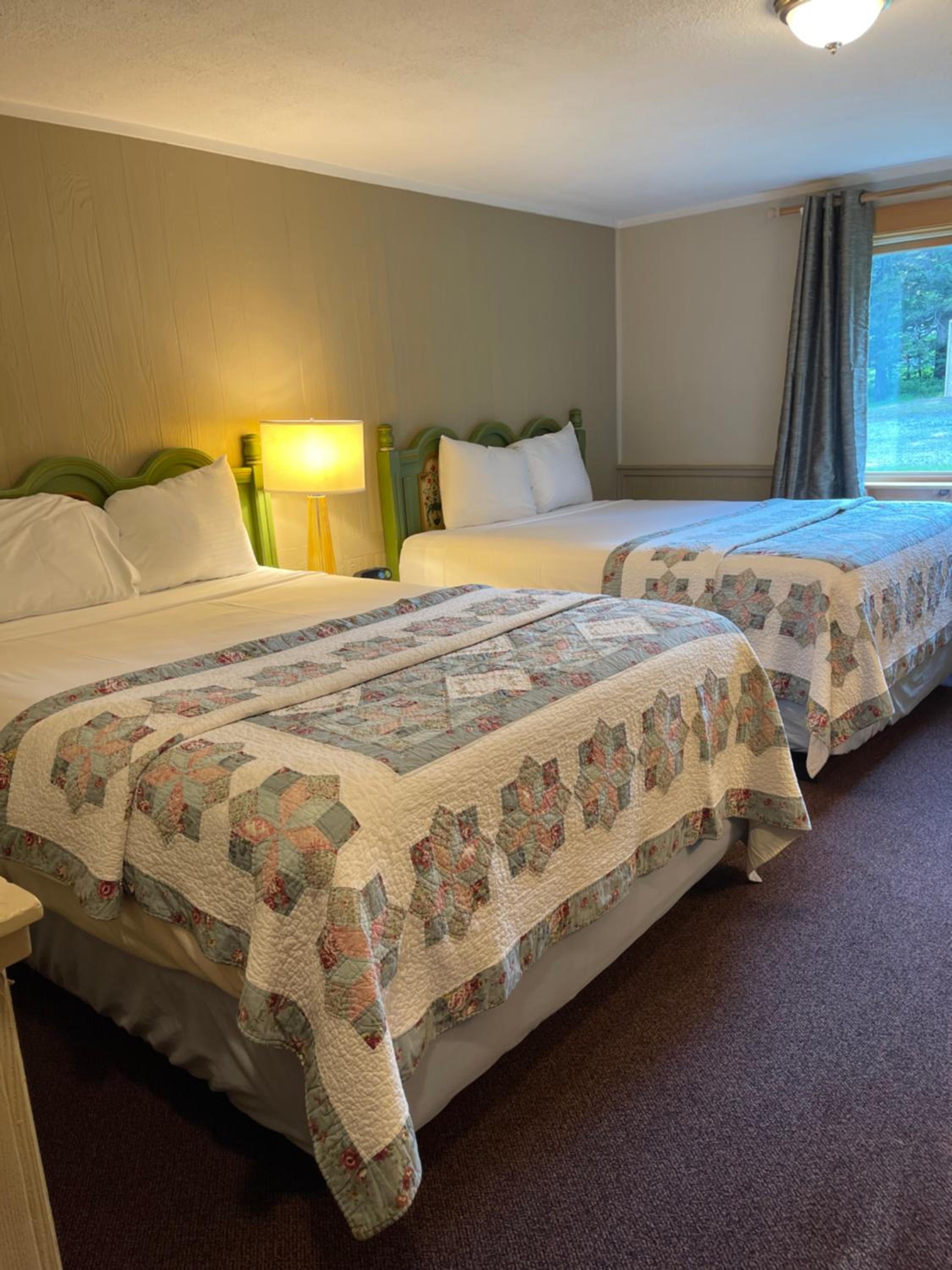 Deluxe Queen Room with Two Queen Beds - Photo 8