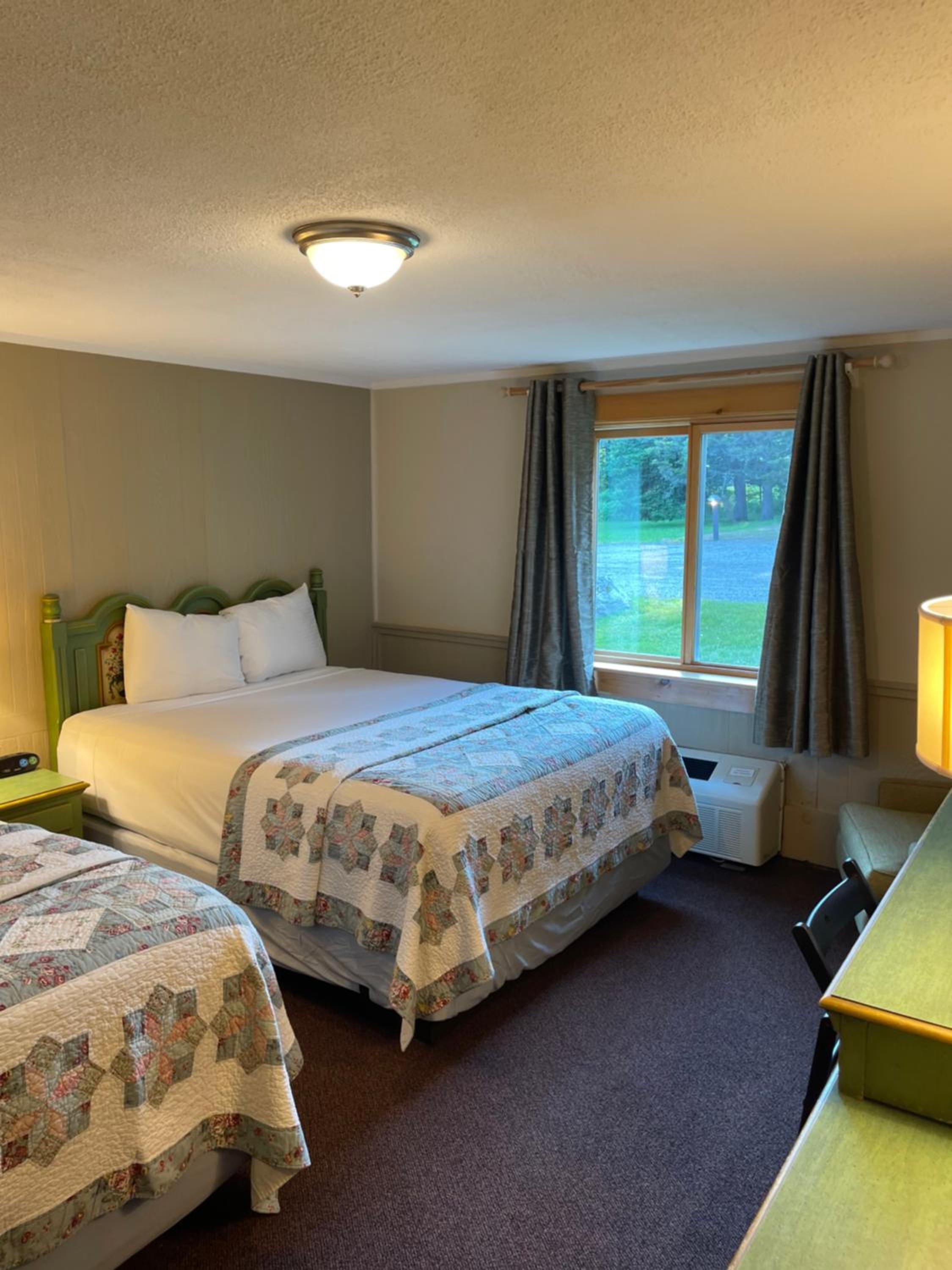 Deluxe Queen Room with Two Queen Beds - Photo 6