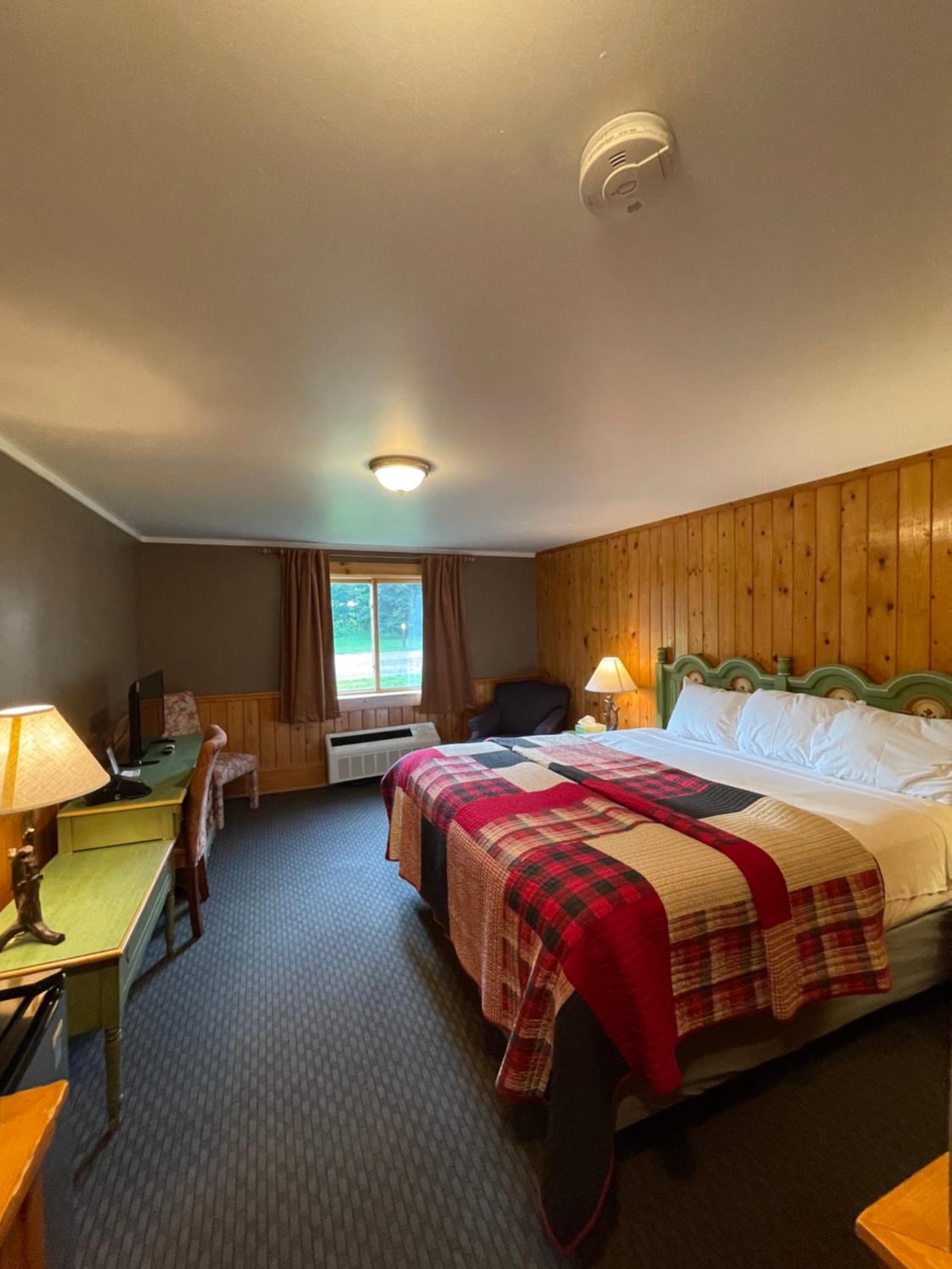 Deluxe King Room - Photo 3