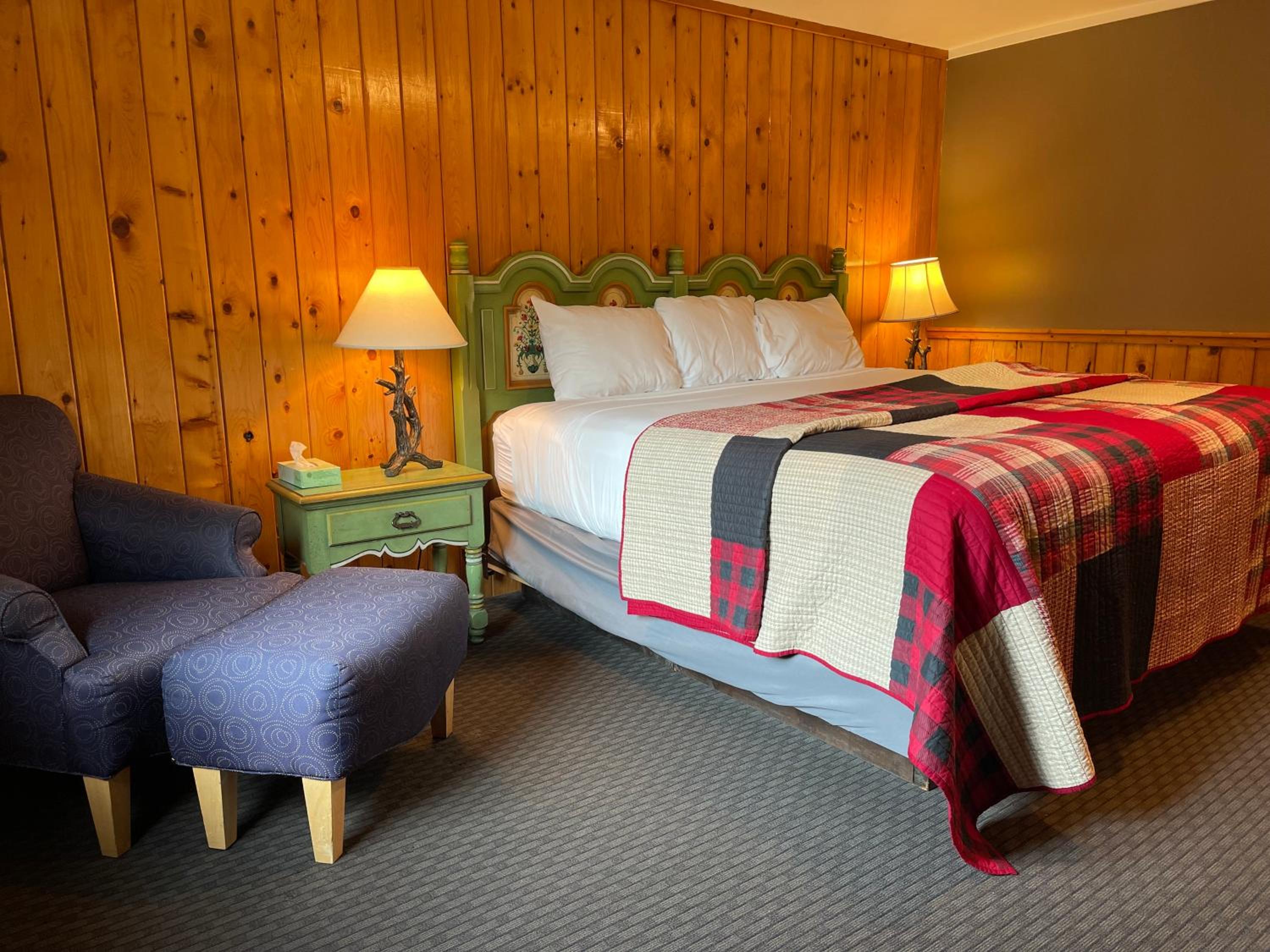 Deluxe King Room - Photo 2