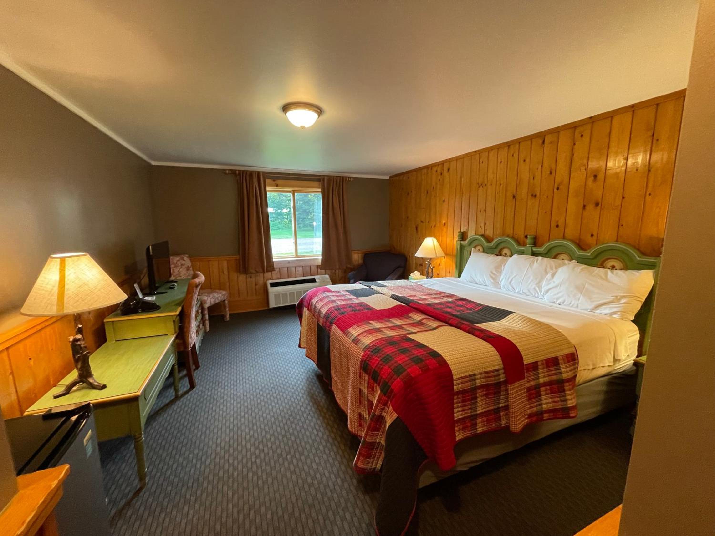 Deluxe King Room - Photo 4