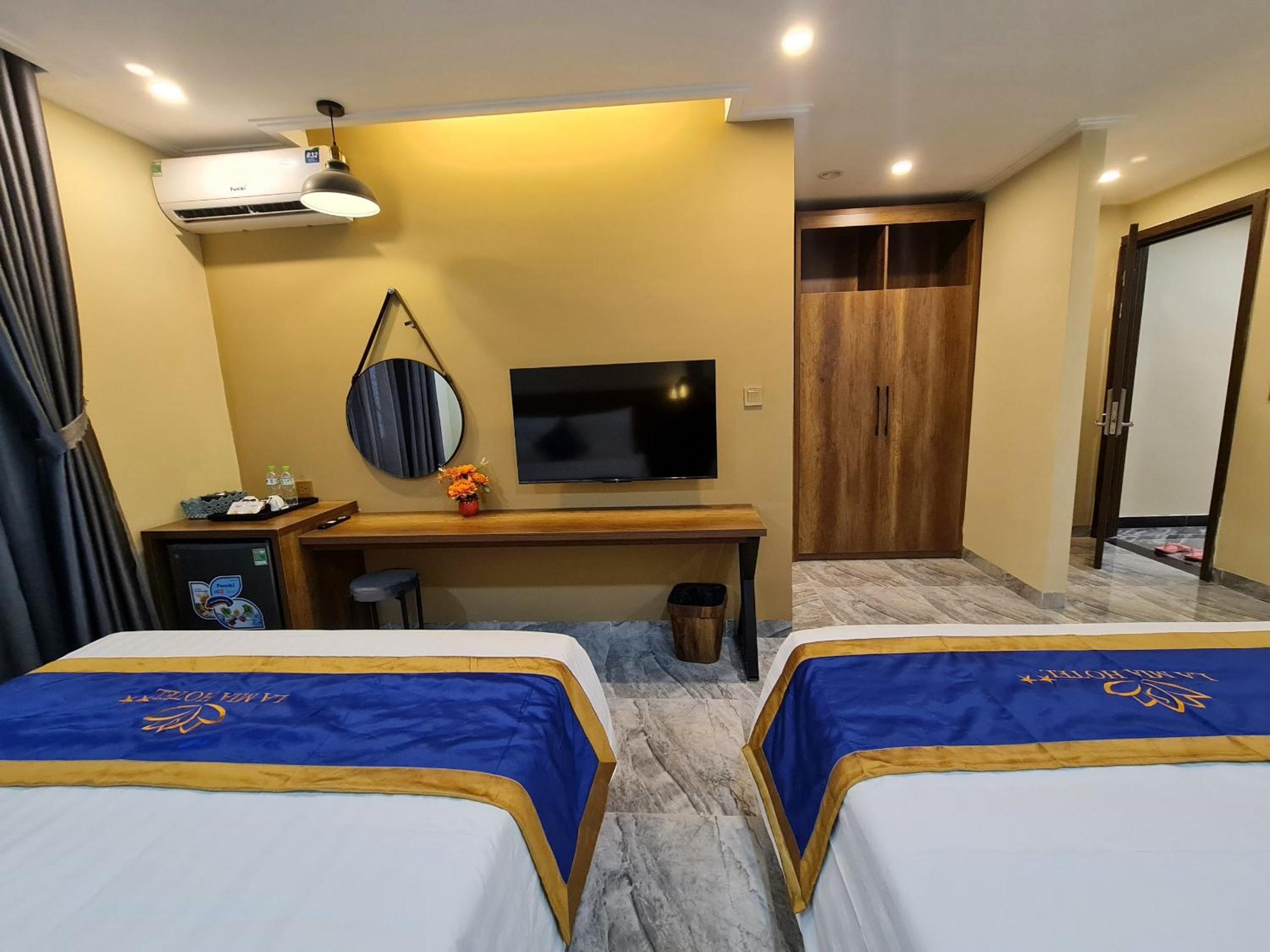 King Room with Two King Beds photo 1