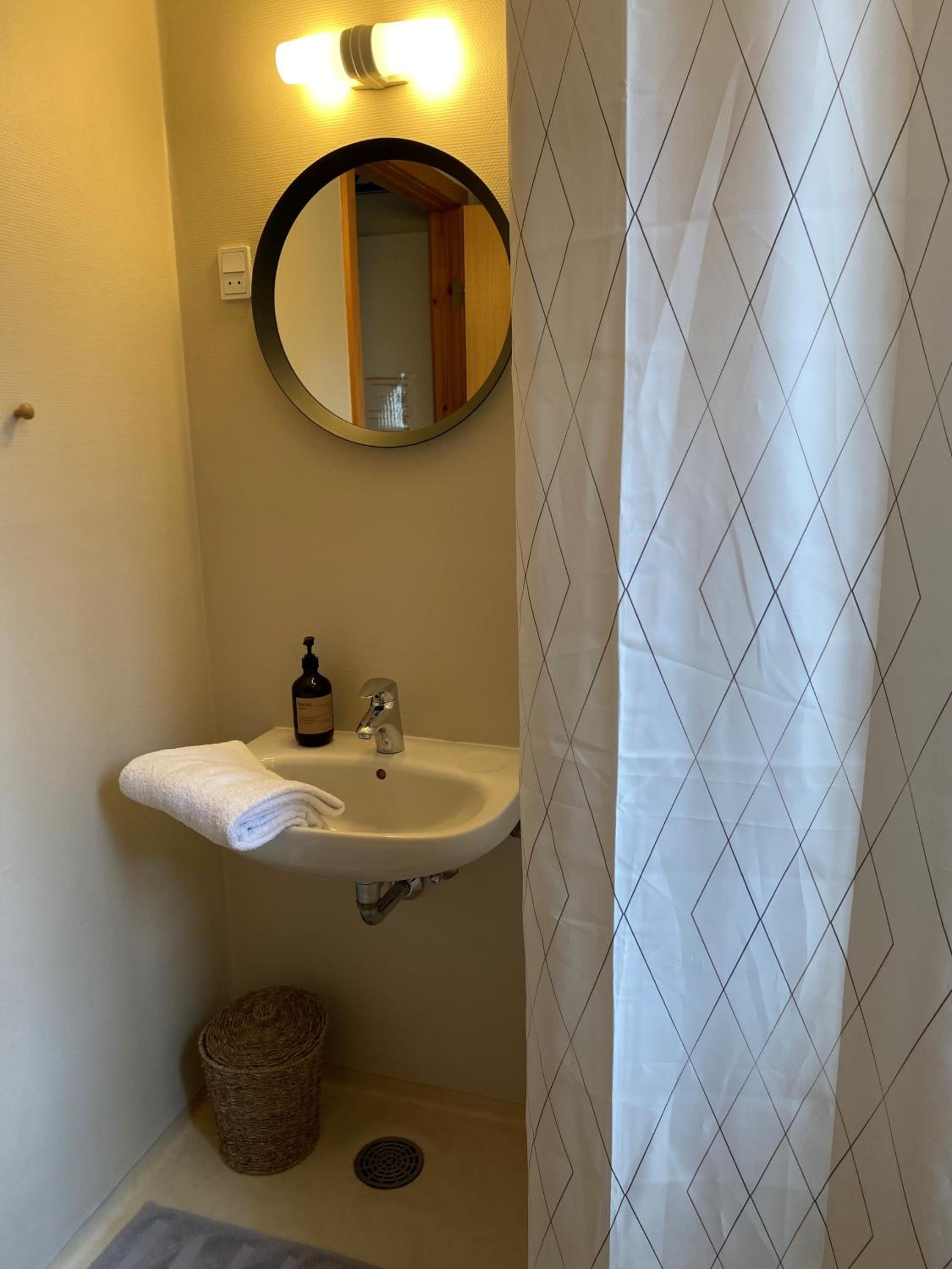 Twin Room - Photo 7