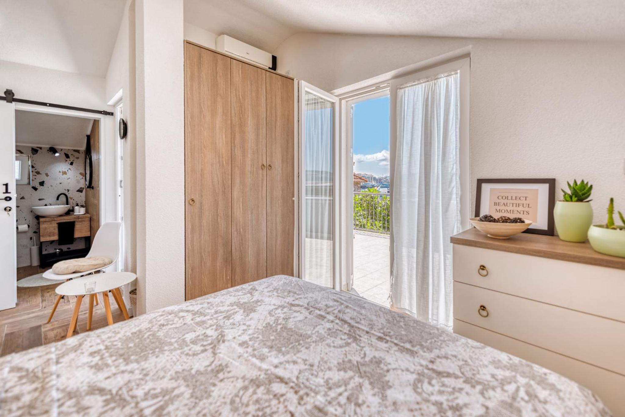 Queen Suite with Sea View