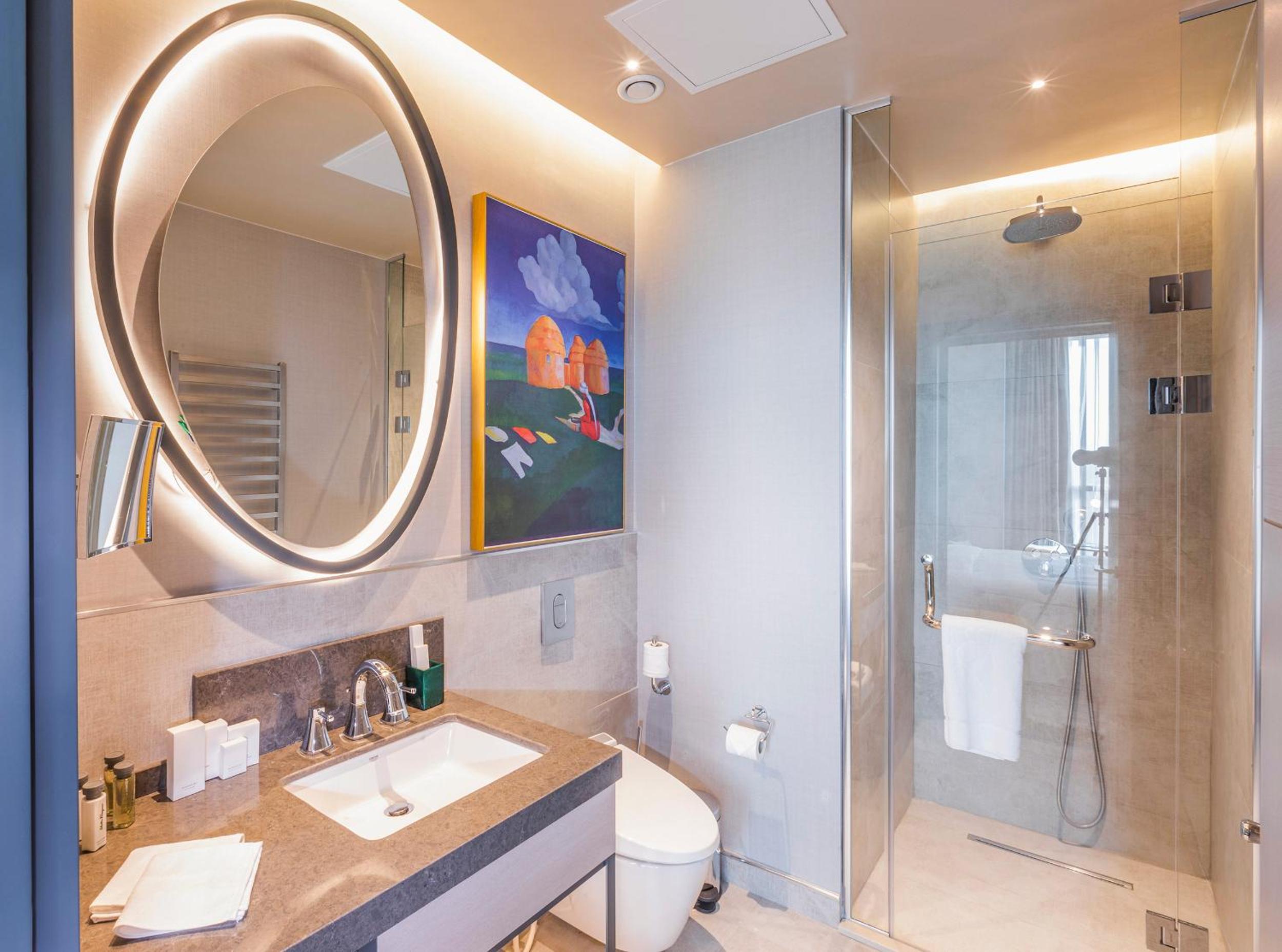 Deluxe King Room with Kitchenette - Photo 4