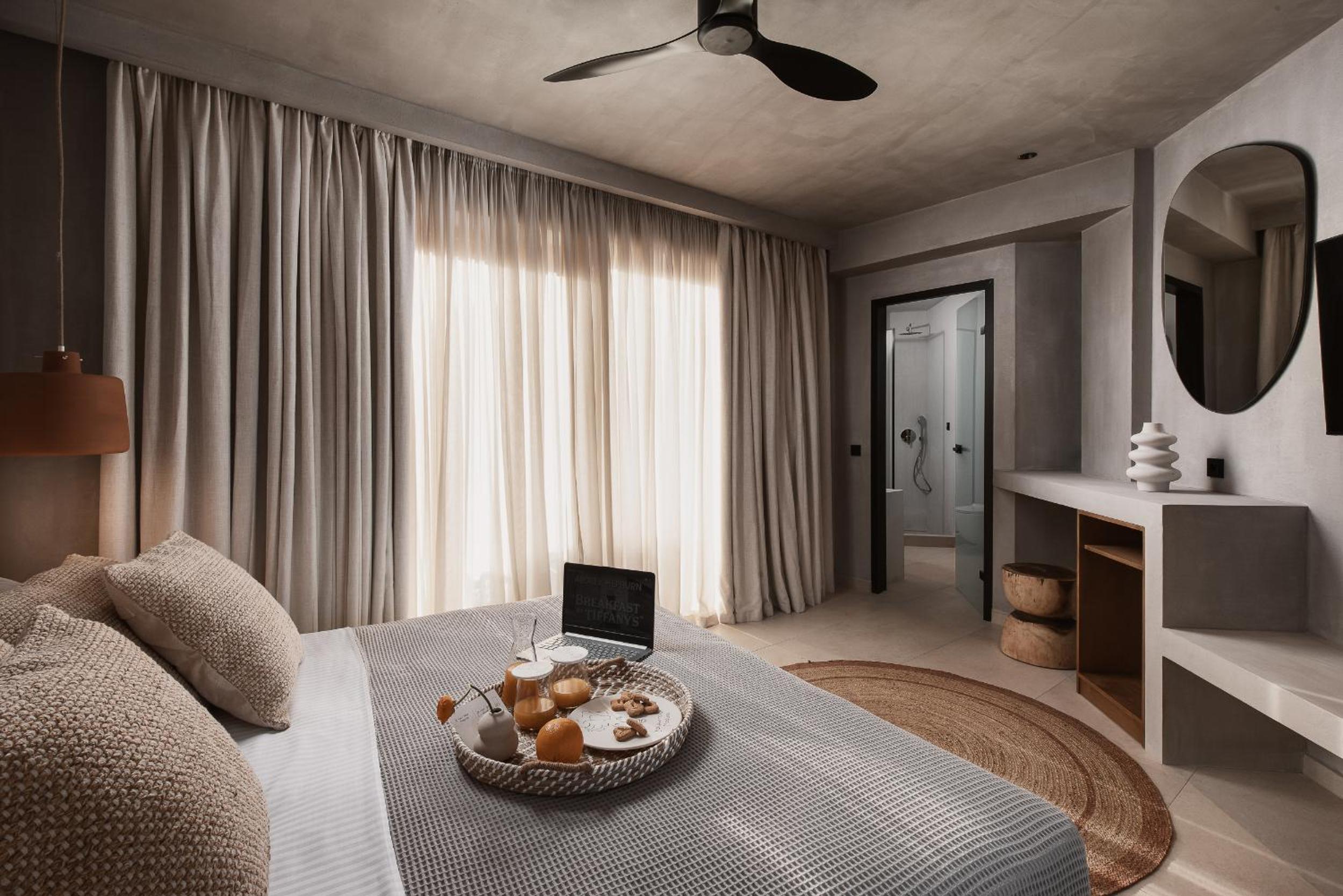 Deluxe Double Room with Side Sea View photo 3