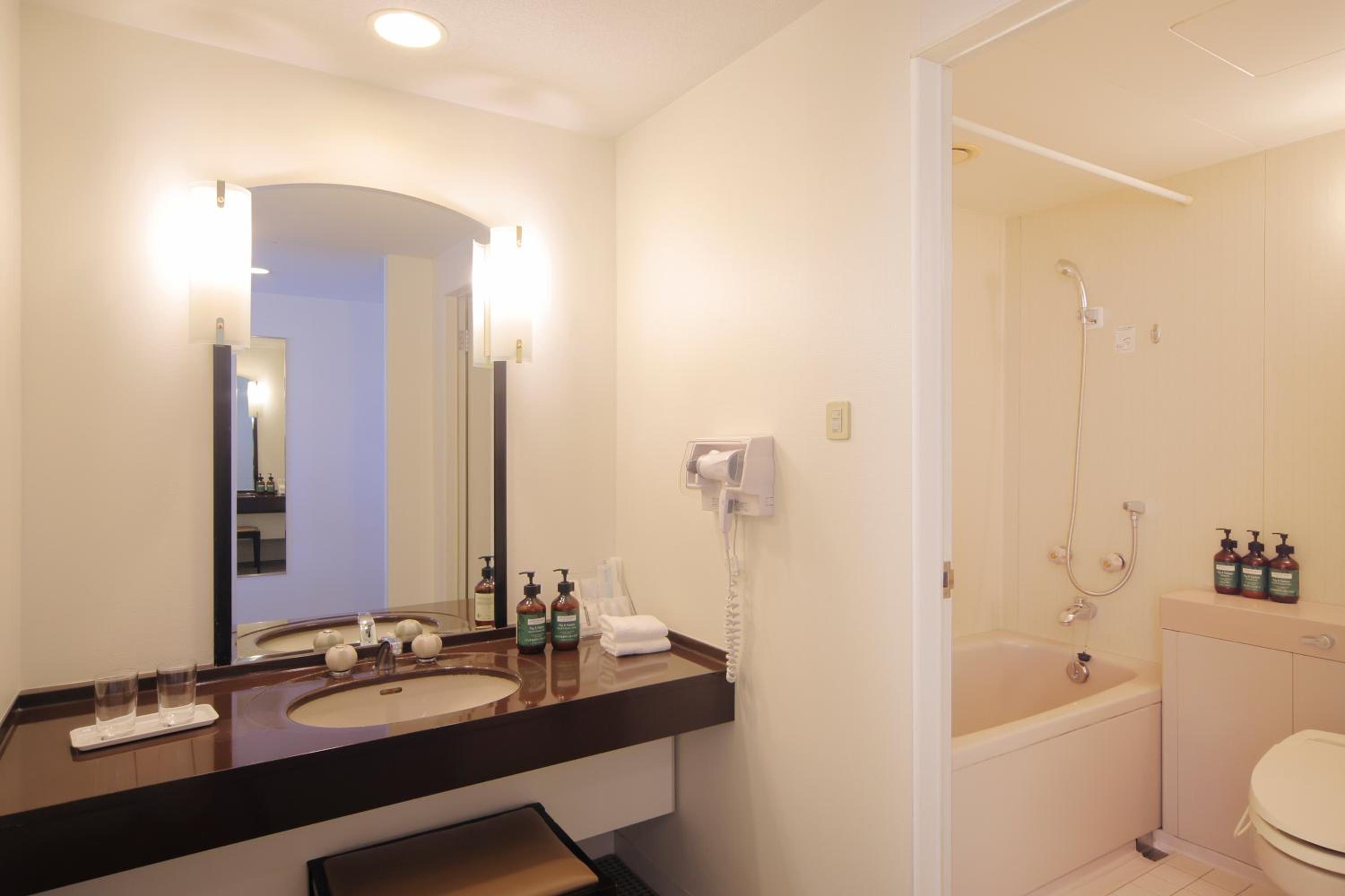 Premium Double Room with Single Sofa Bed and City View - Photo 2