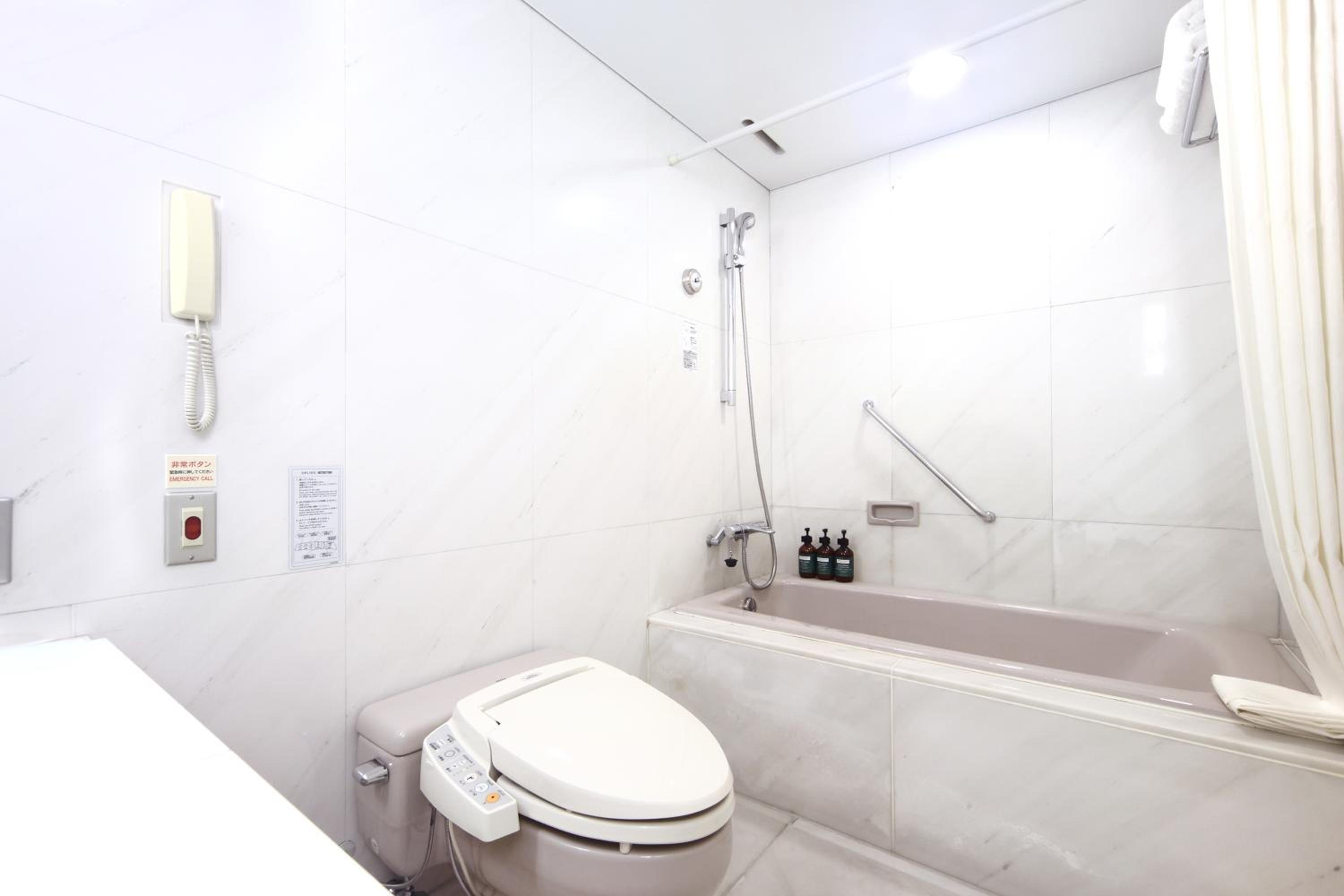 Premium Twin Room with City View - Photo 2