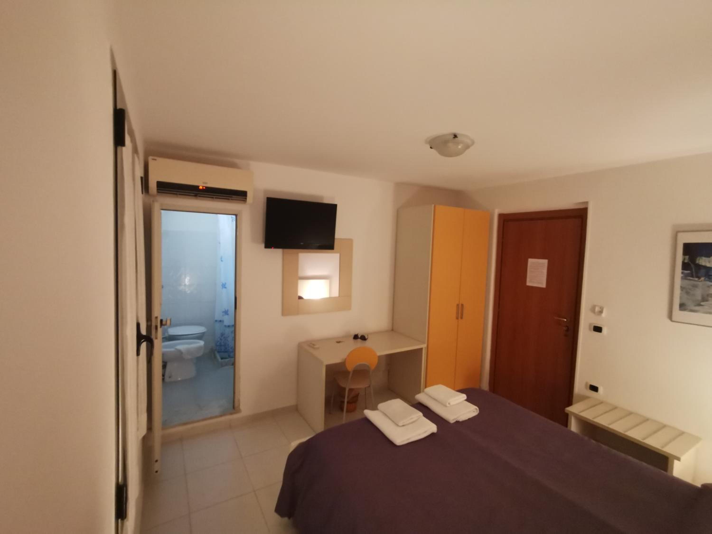 Double or Twin Room with Bathroom photo 3